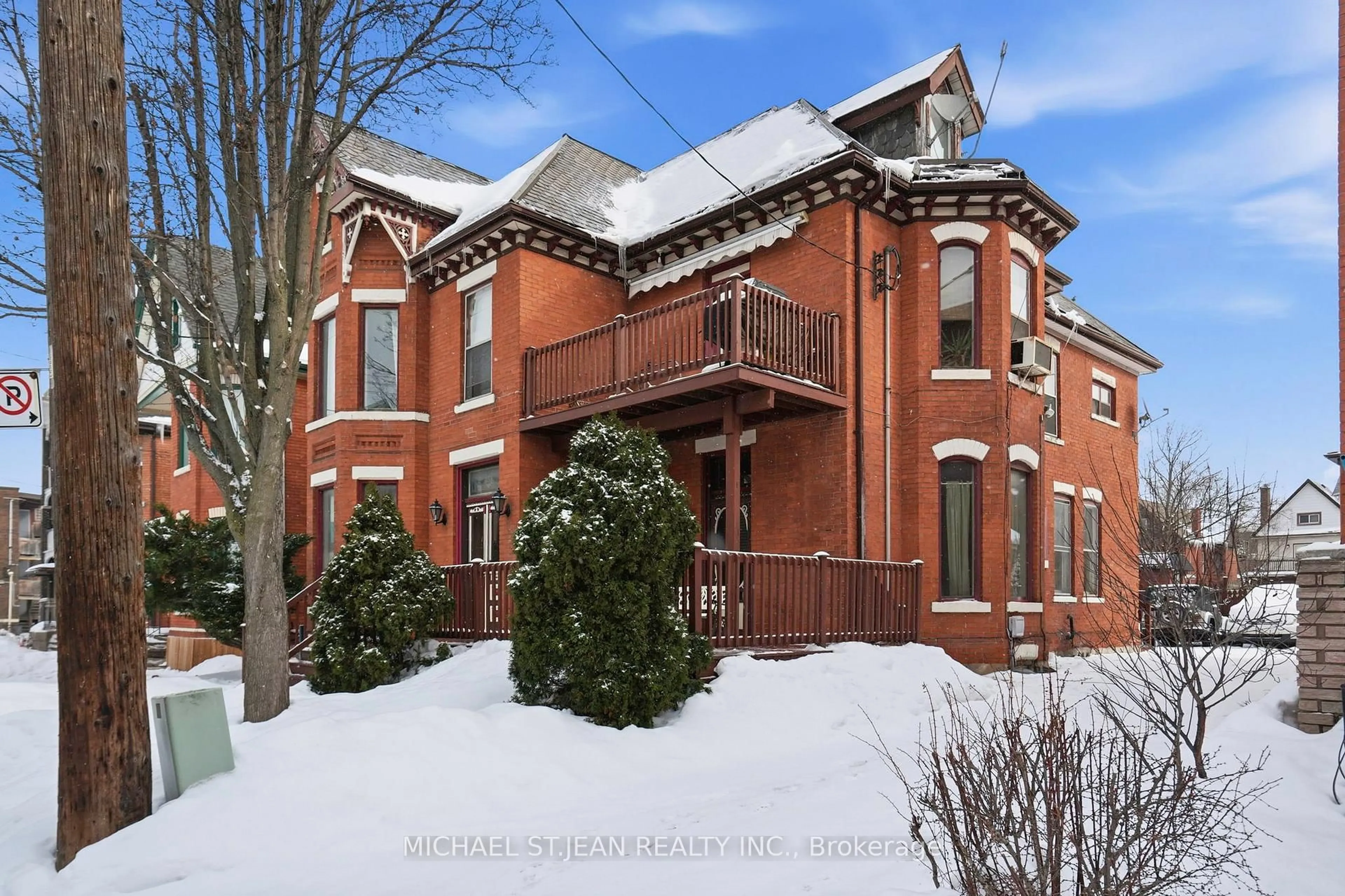 Home with brick exterior material, building for 27 Ontario Ave, Hamilton Ontario L8N 2X1