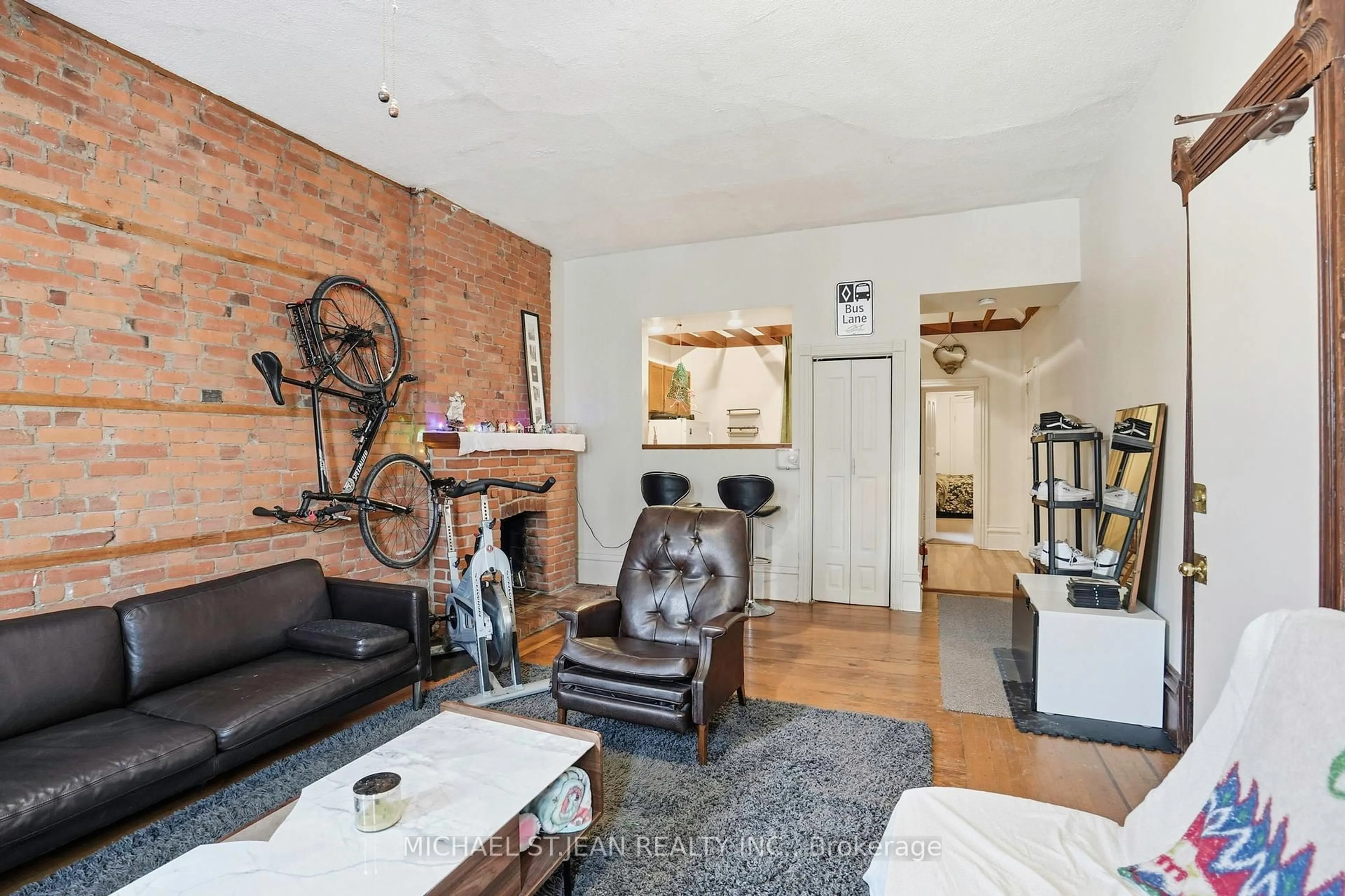 Living room with furniture, unknown for 27 Ontario Ave, Hamilton Ontario L8N 2X1