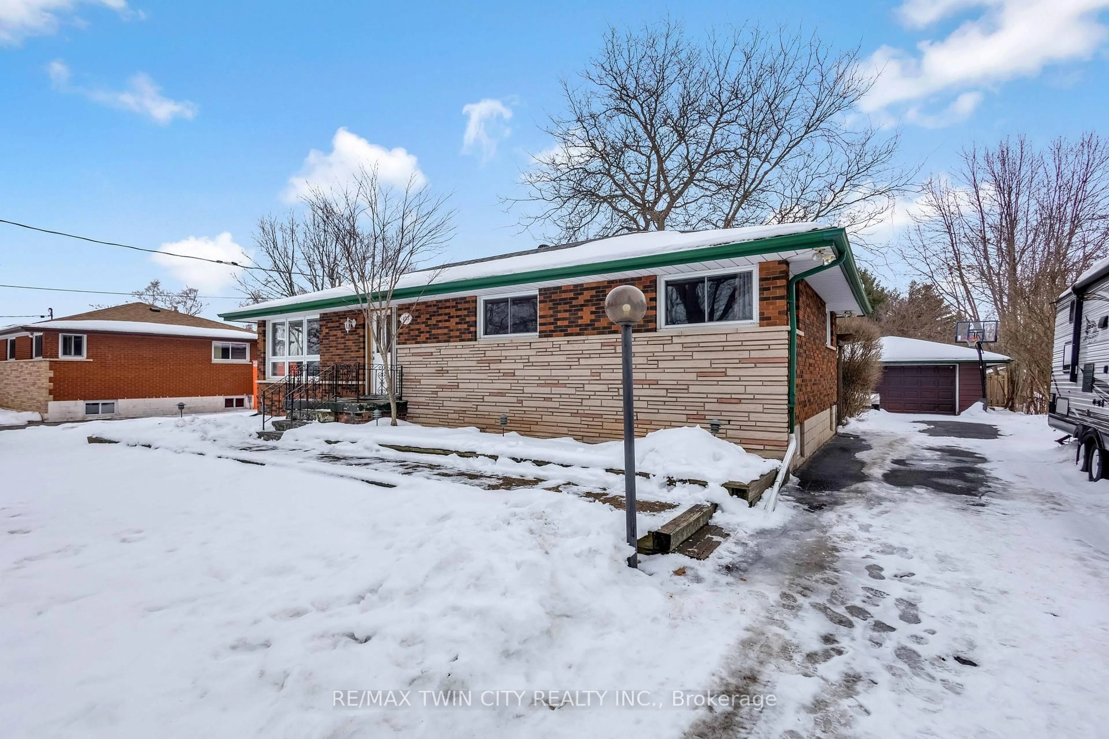 A pic from outside/outdoor area/front of a property/back of a property/a pic from drone, street for 453 Glancaster Rd, Hamilton Ontario L0R 1W0