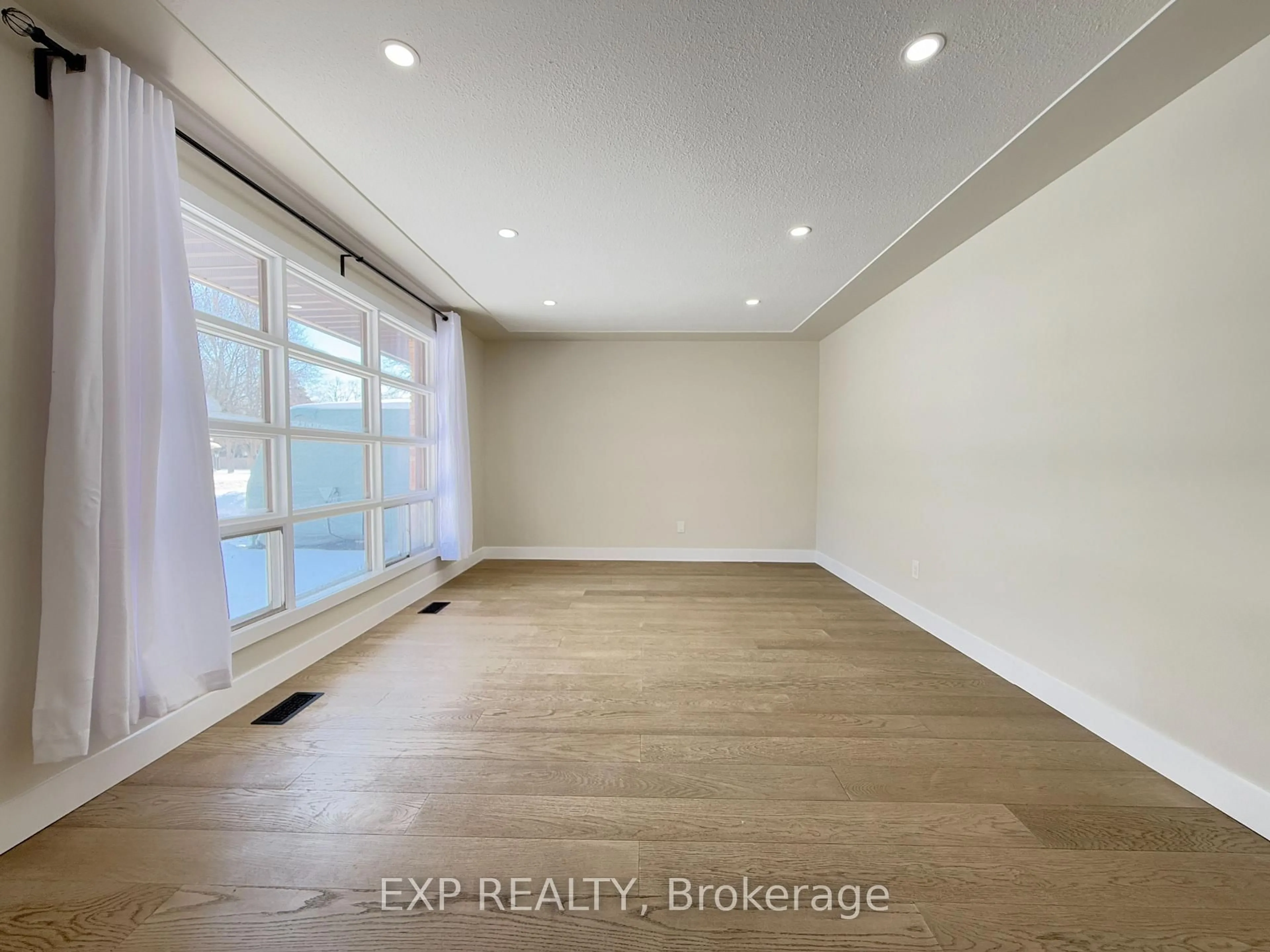 A pic of a room for 377 VESTA Pl, London East Ontario N5Y 1G4