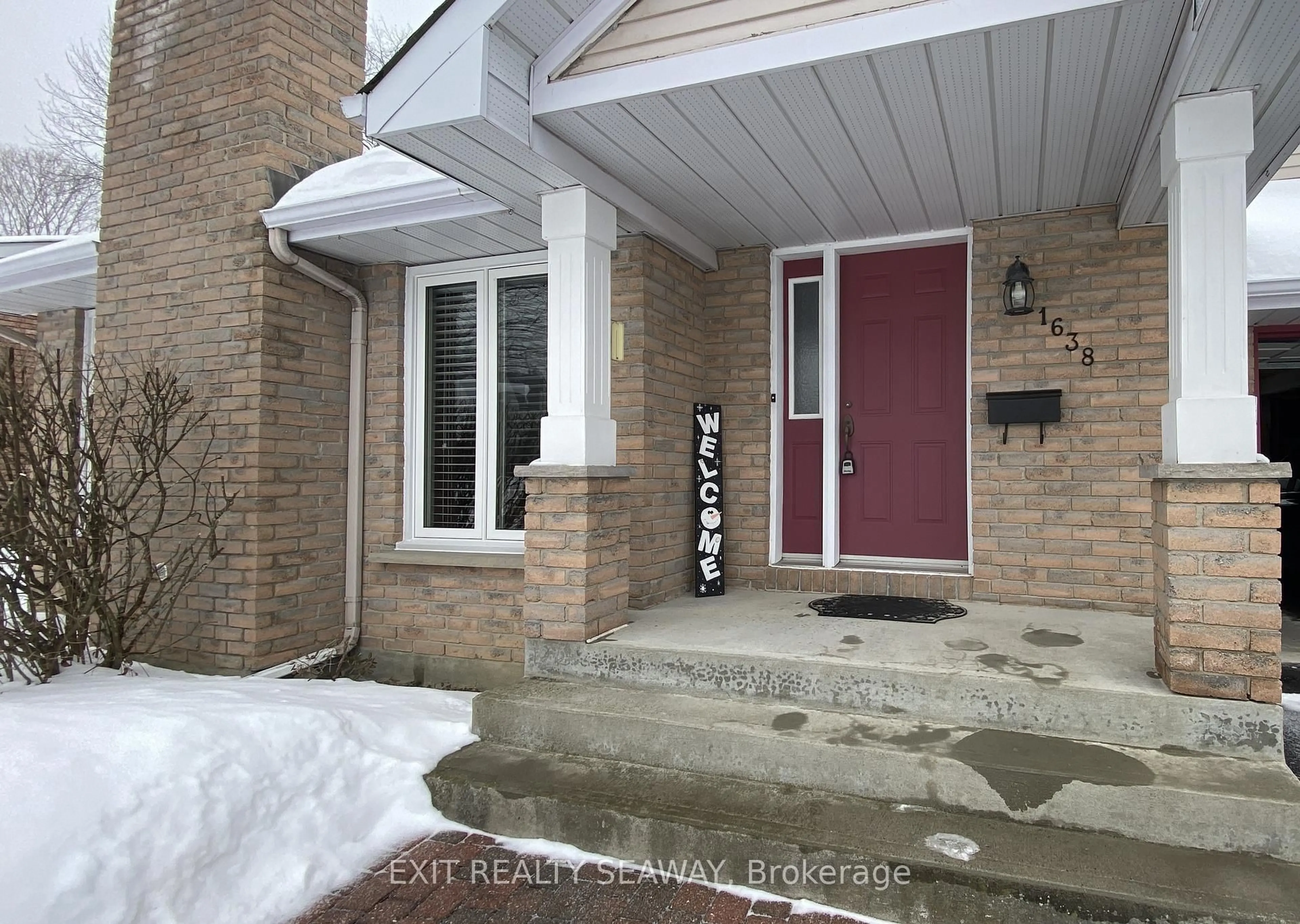 Indoor entryway for 1638 Blakely Dr, Cornwall Ontario K6J 5L3