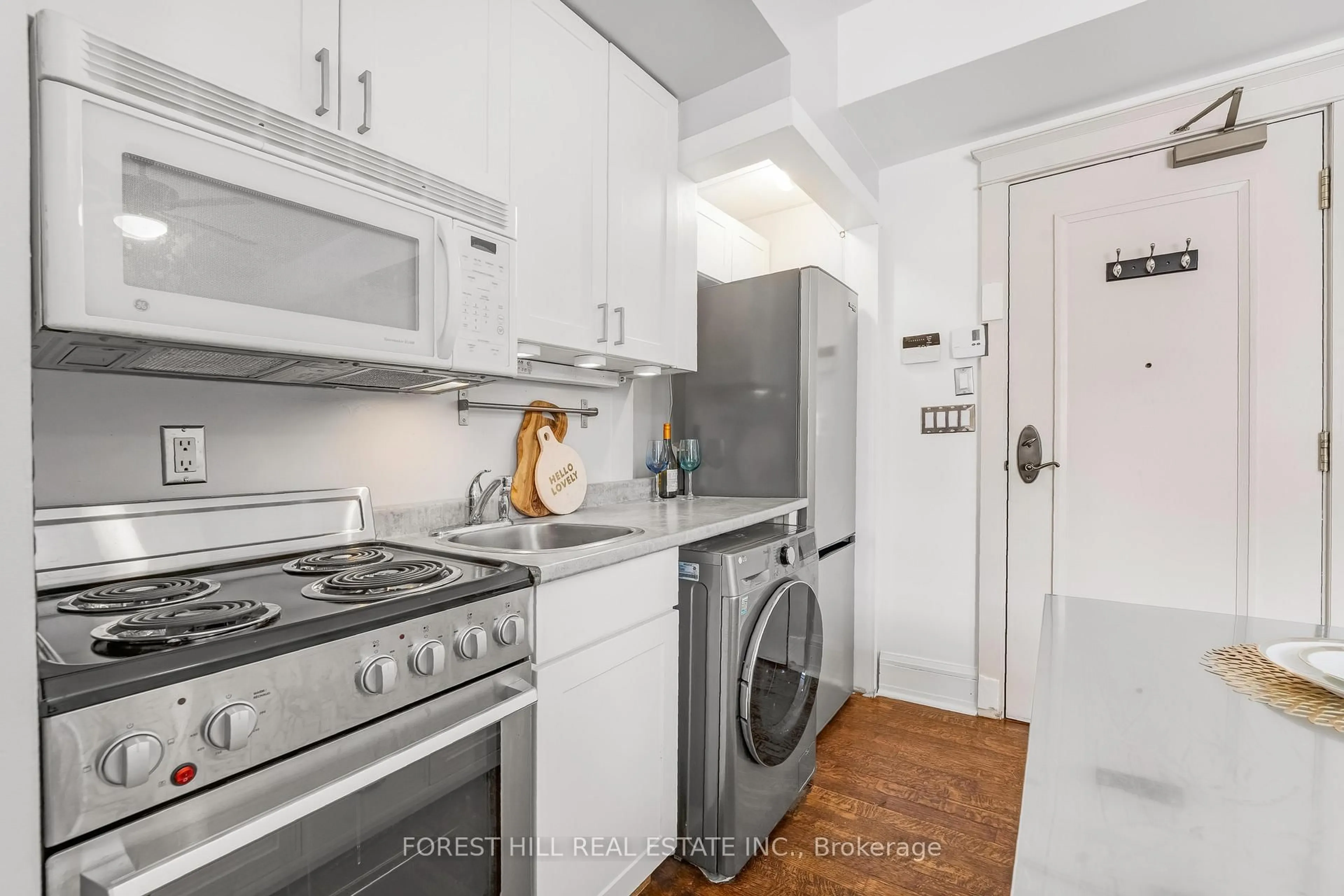 Standard kitchen, unknown for 268 First Ave #1B, Ottawa Ontario K1S 2G8