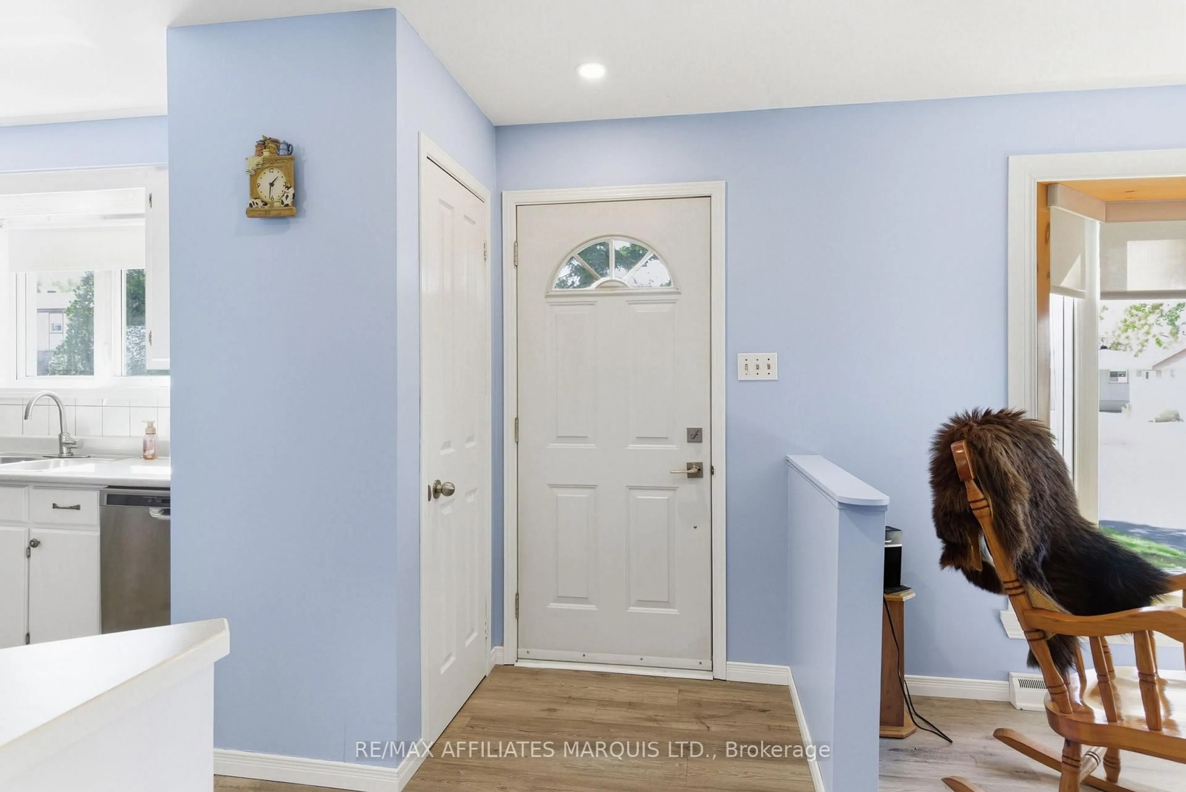 Indoor entryway for 1113 Brock St, Cornwall Ontario K6H 6G3