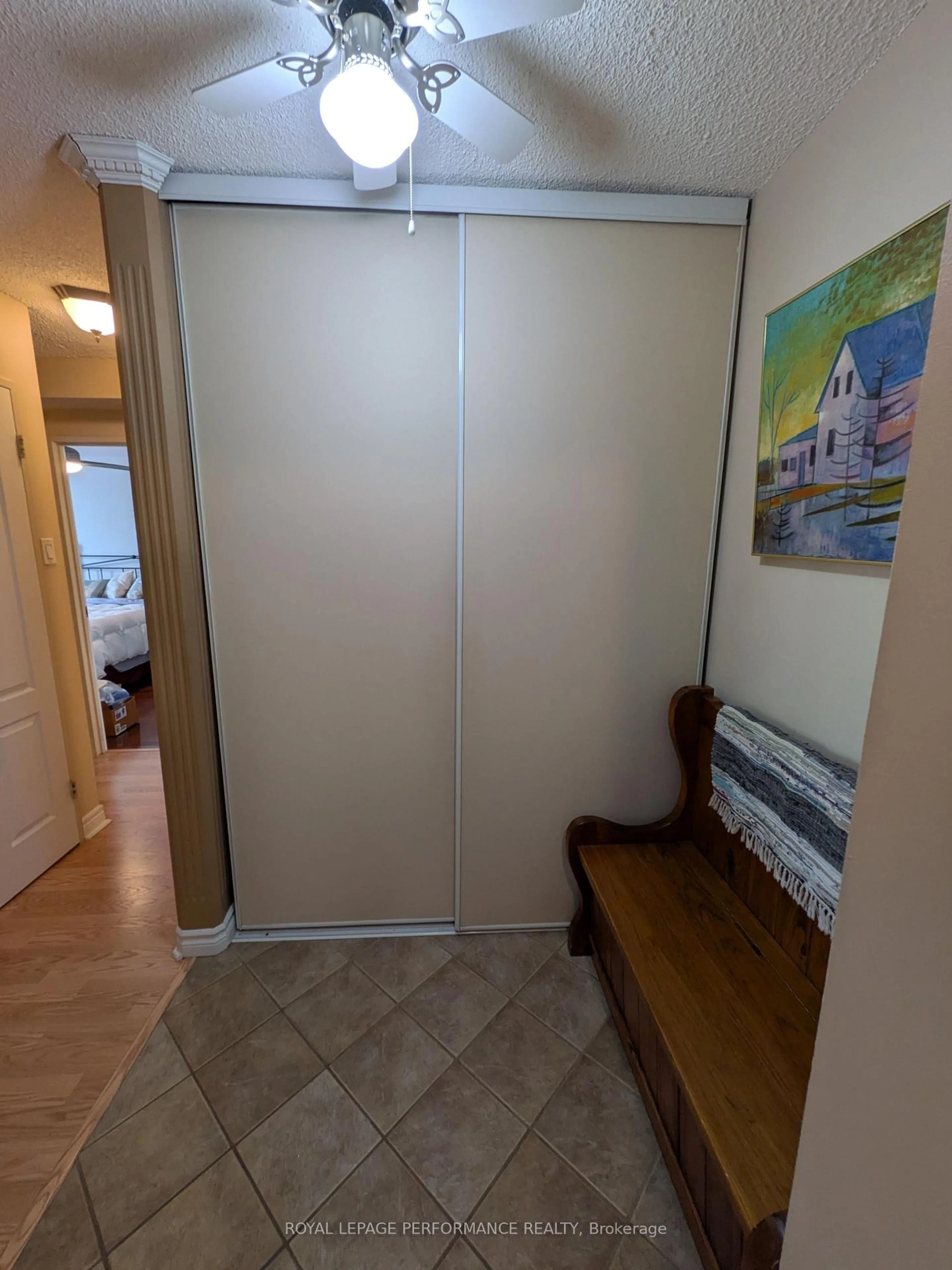 Indoor entryway for 665 Bathgate Dr #309, Ottawa Ontario K1K 3Y4