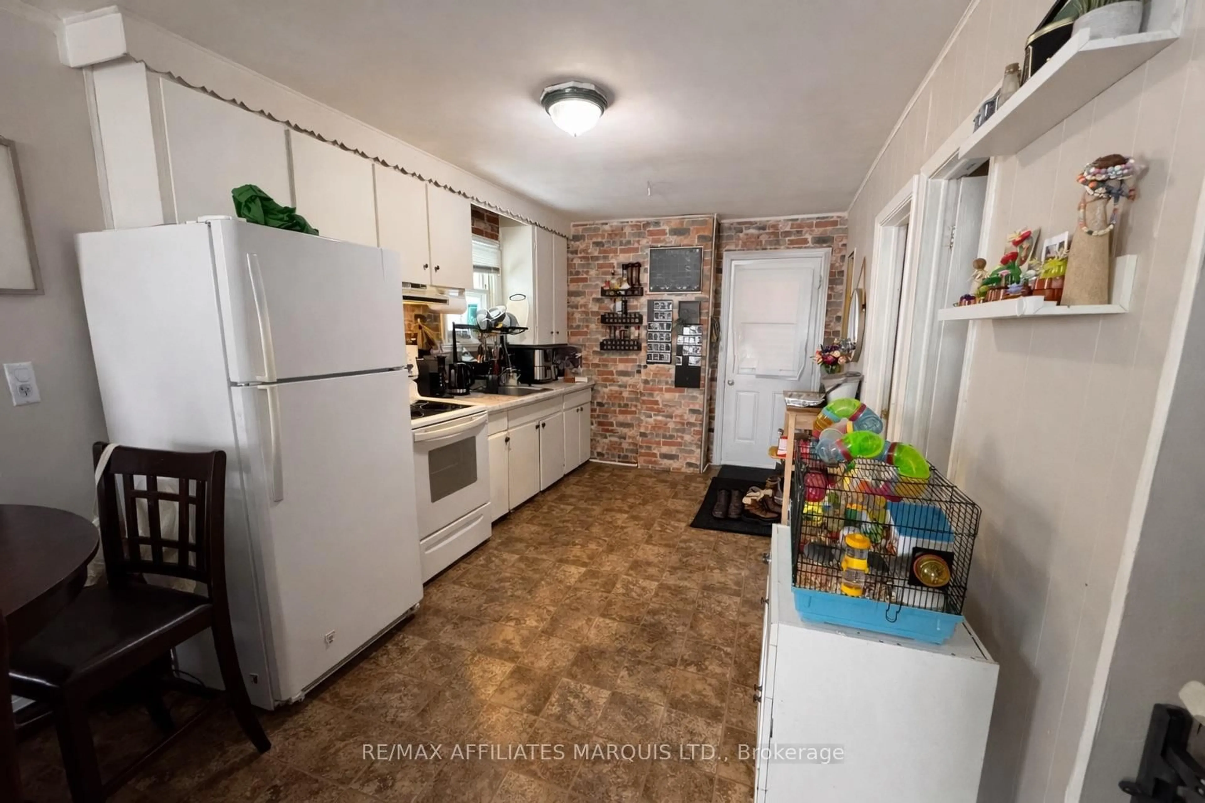 Standard kitchen, ceramic/tile floor for 120-120A Guy St, Cornwall Ontario K6H 4T8