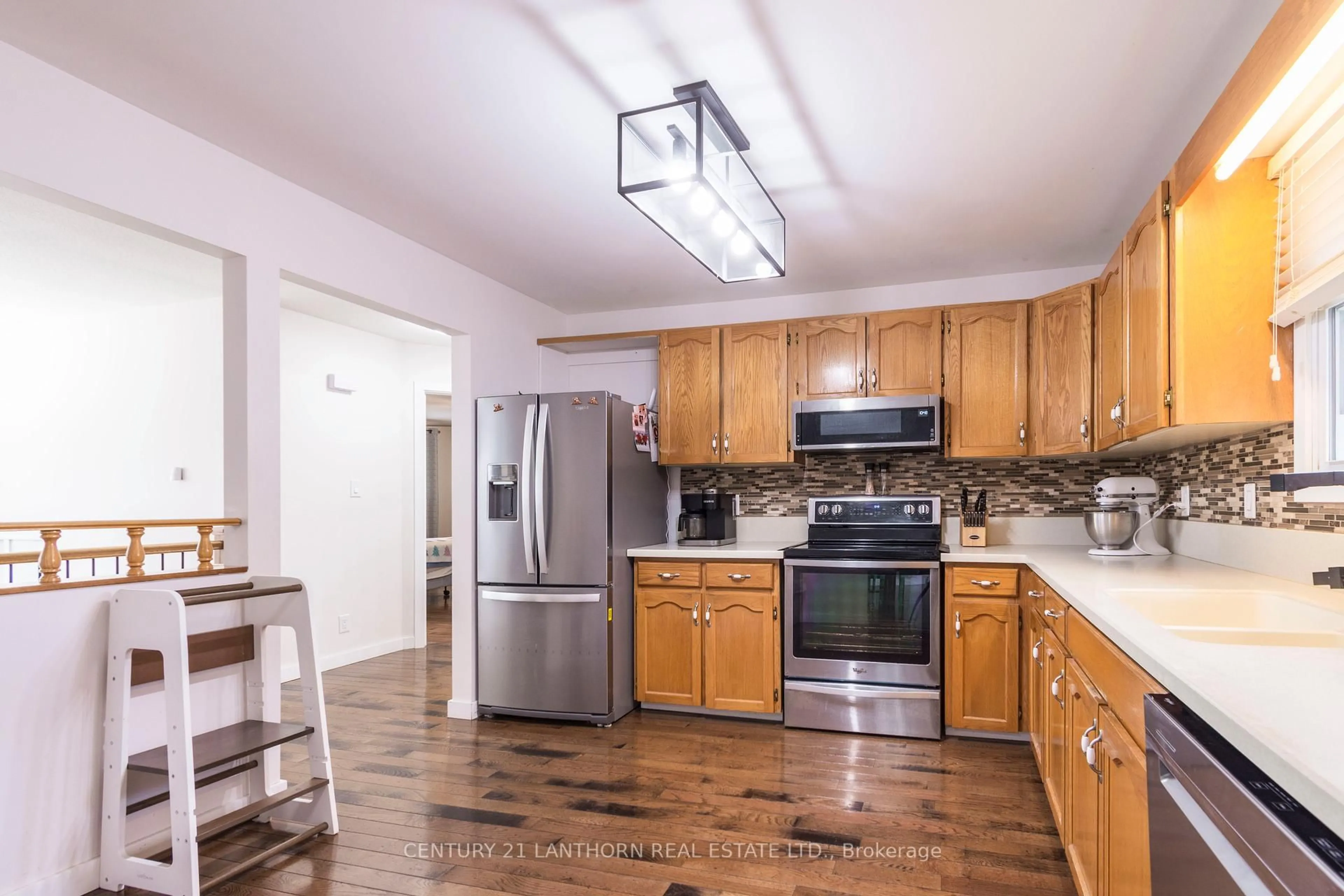 Standard kitchen, unknown for 94 NORTH MURRAY St, Quinte West Ontario K8V 2E7