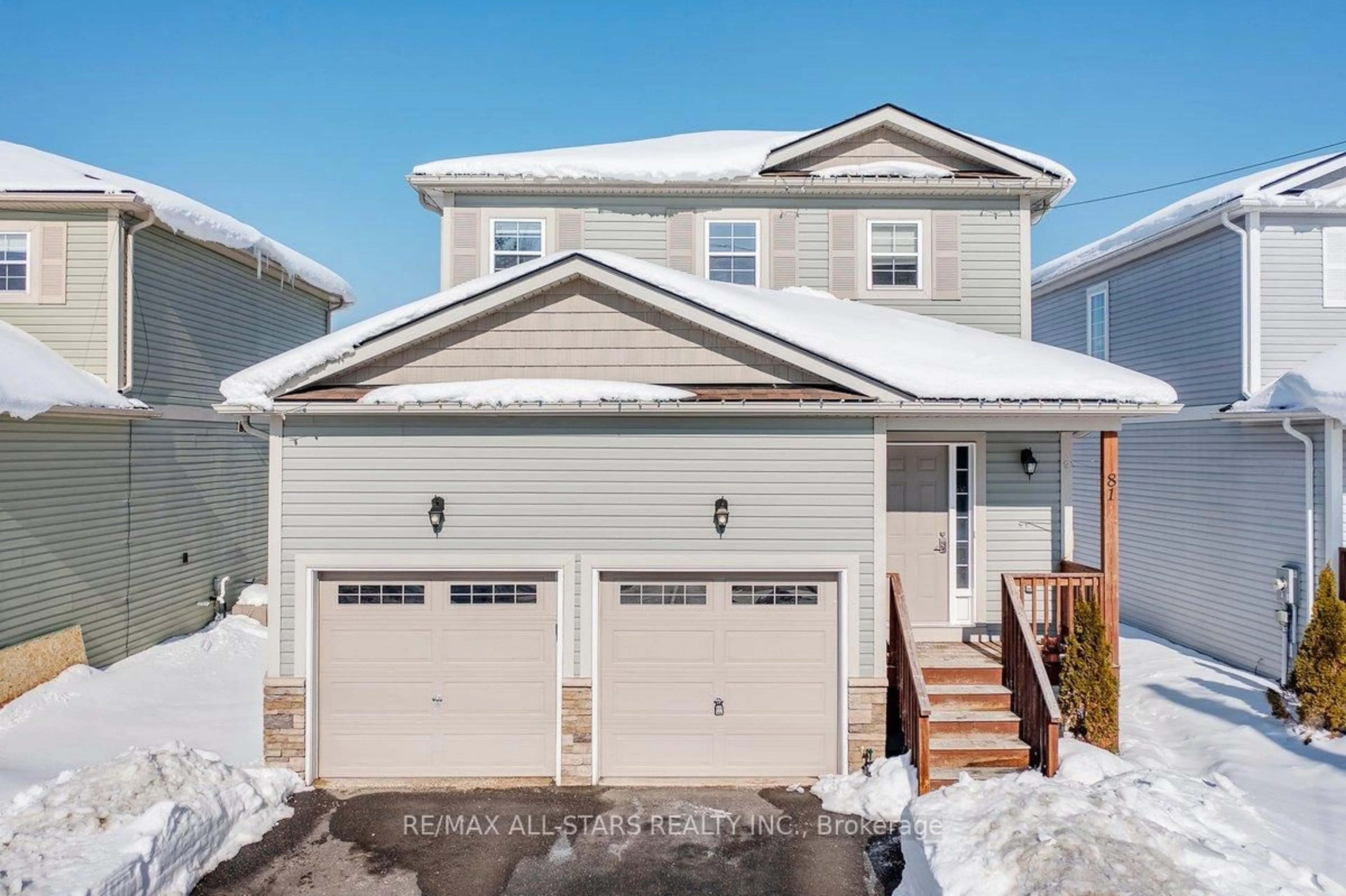 Home with vinyl exterior material, street for 81 Douglas Dr, Bracebridge Ontario P1L 0L3