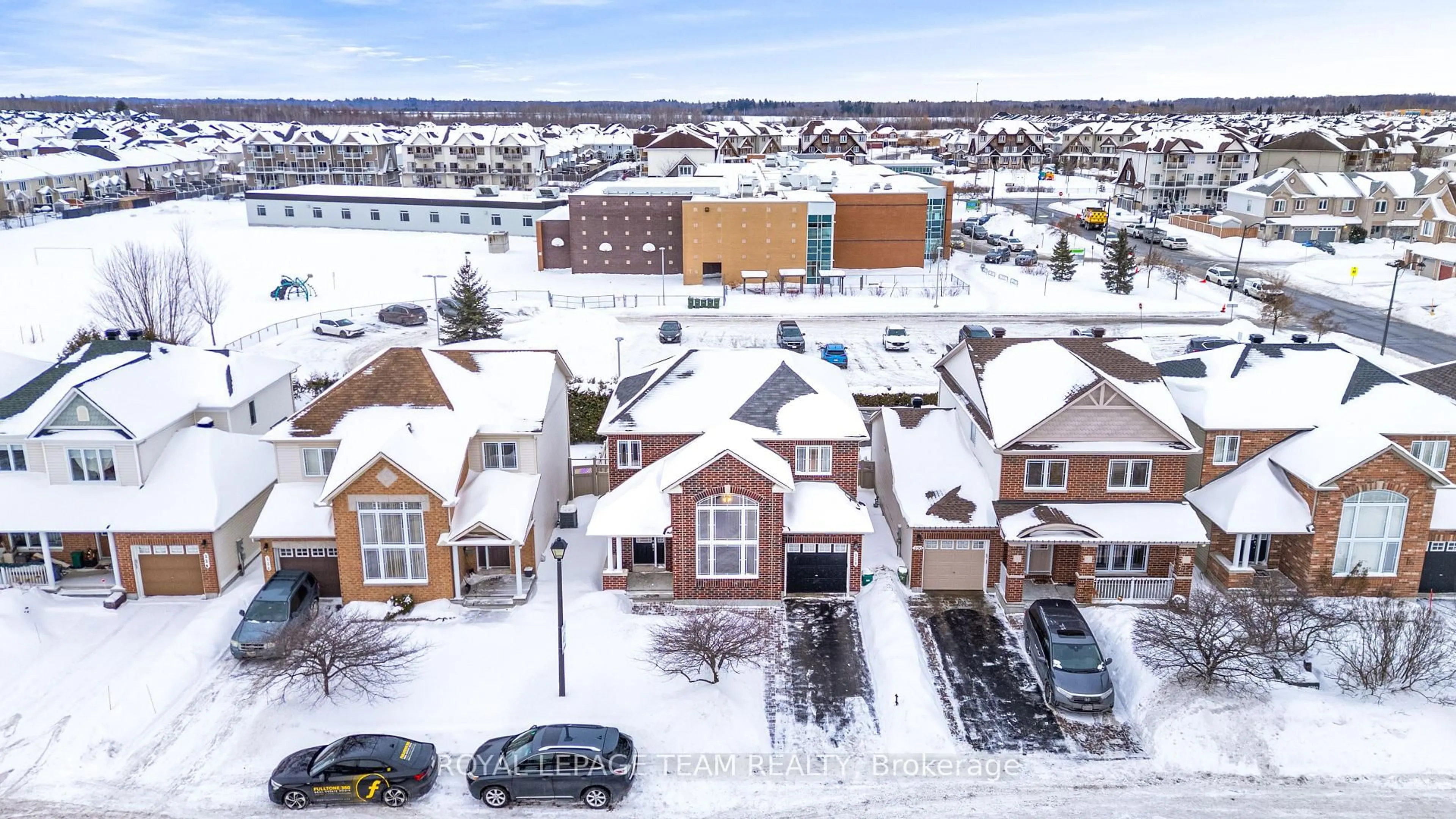 A pic from outside/outdoor area/front of a property/back of a property/a pic from drone, street for 228 BRANTHAVEN St, Ottawa Ontario K4A 0H6