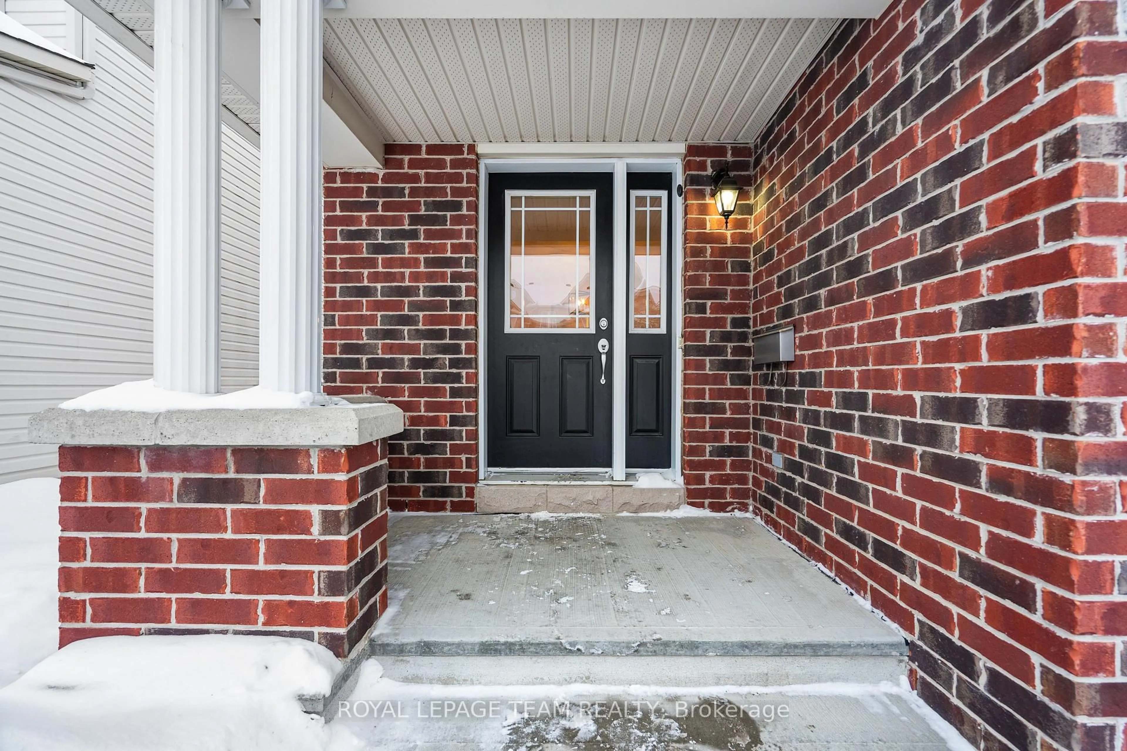 Indoor entryway for 228 BRANTHAVEN St, Ottawa Ontario K4A 0H6