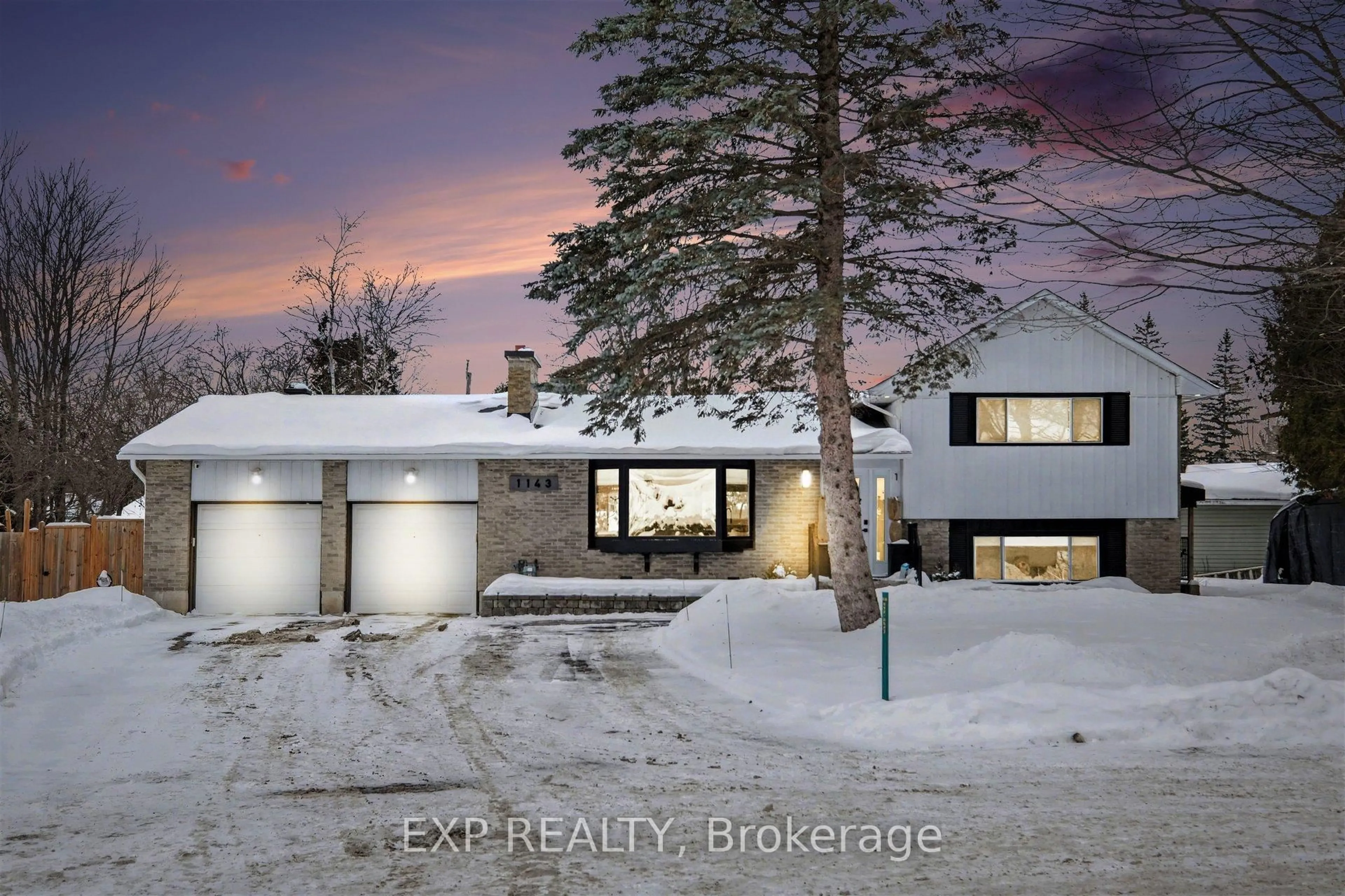 A pic from outside/outdoor area/front of a property/back of a property/a pic from drone, building for 1143 Jean Park Rd, Manotick Ontario K4M 1E4