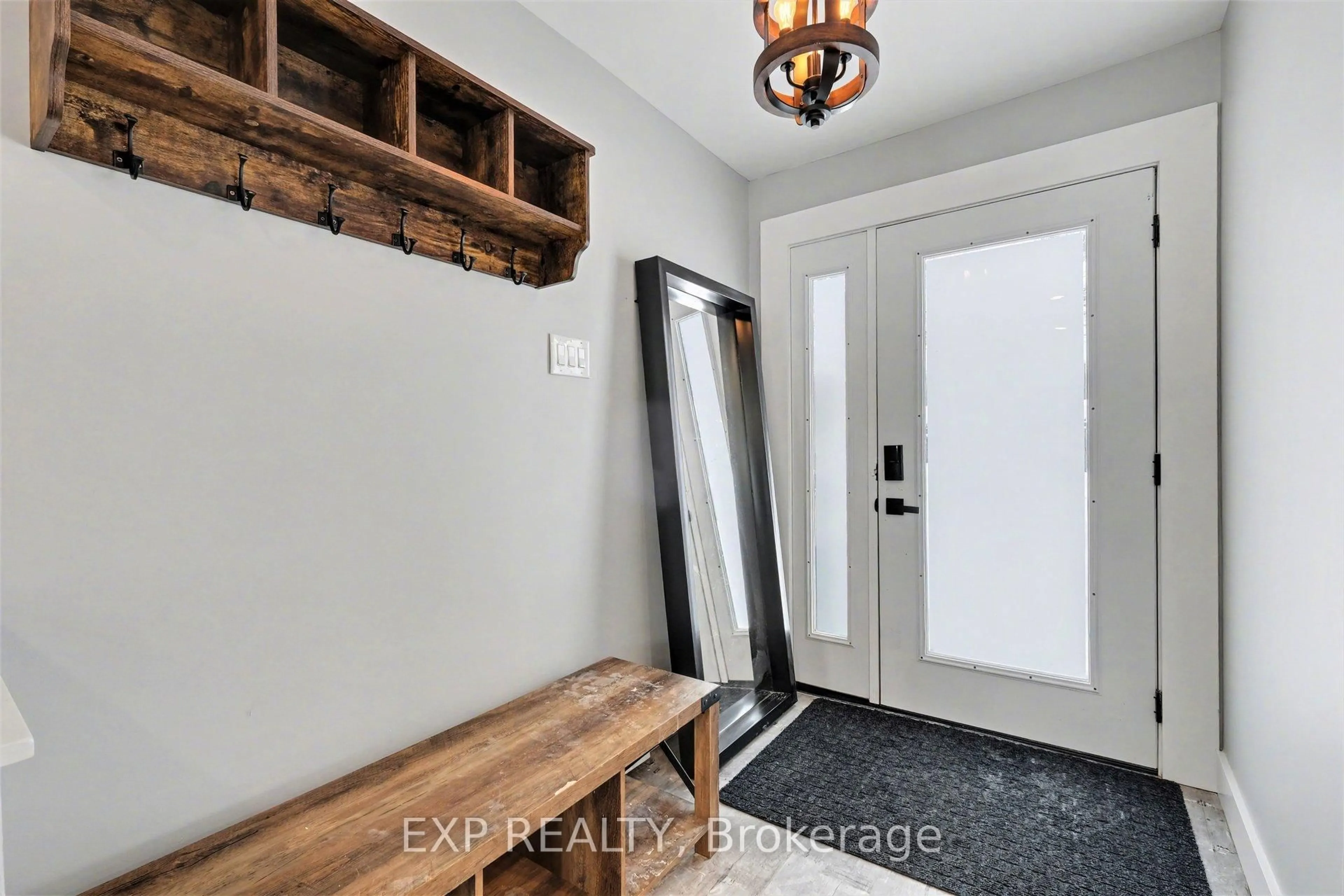 Indoor entryway for 1143 Jean Park Rd, Manotick Ontario K4M 1E4
