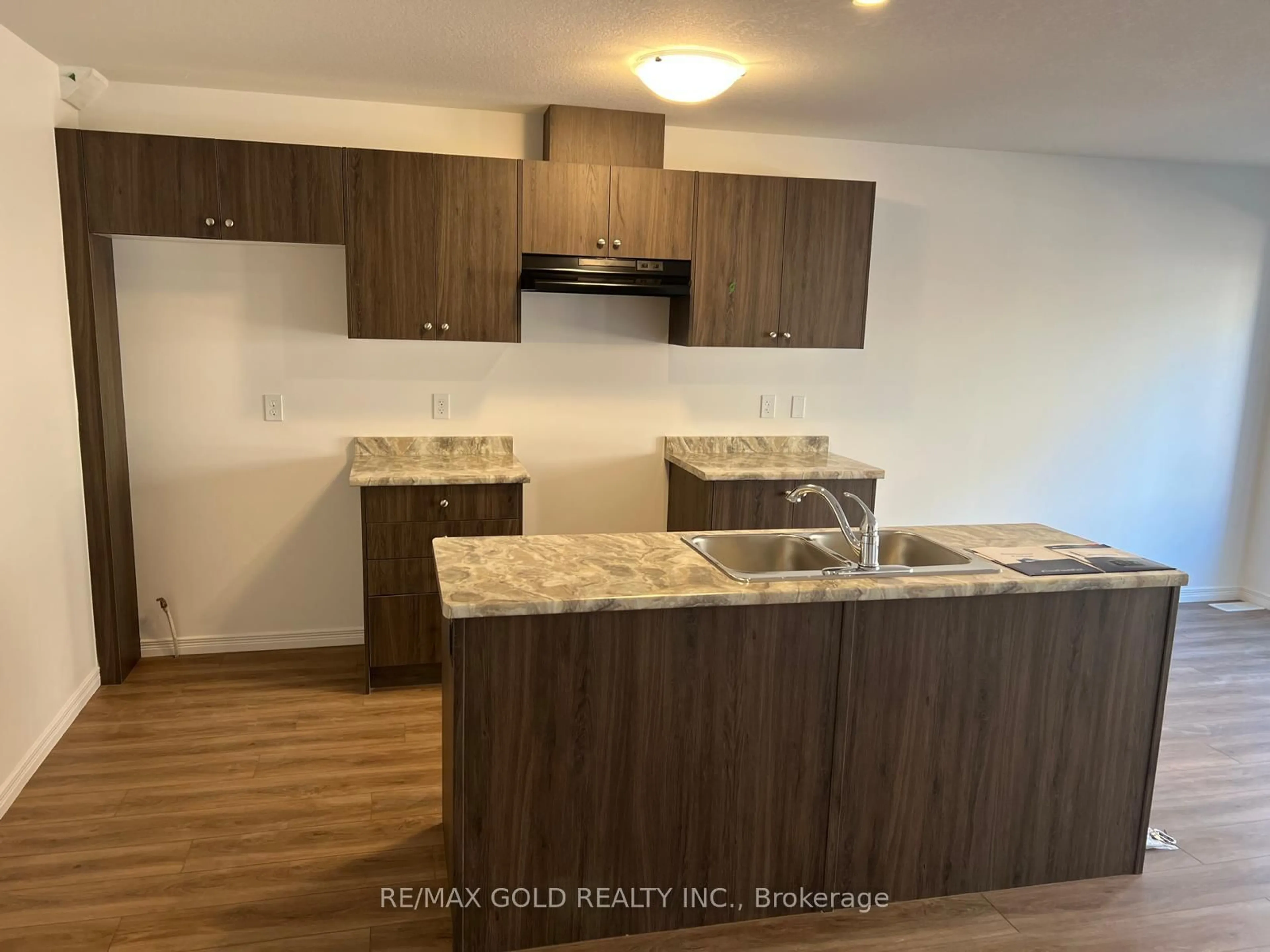 Standard kitchen, wood/laminate floor for 5 West Mill St, North Dumfries Ontario N0B 1E0