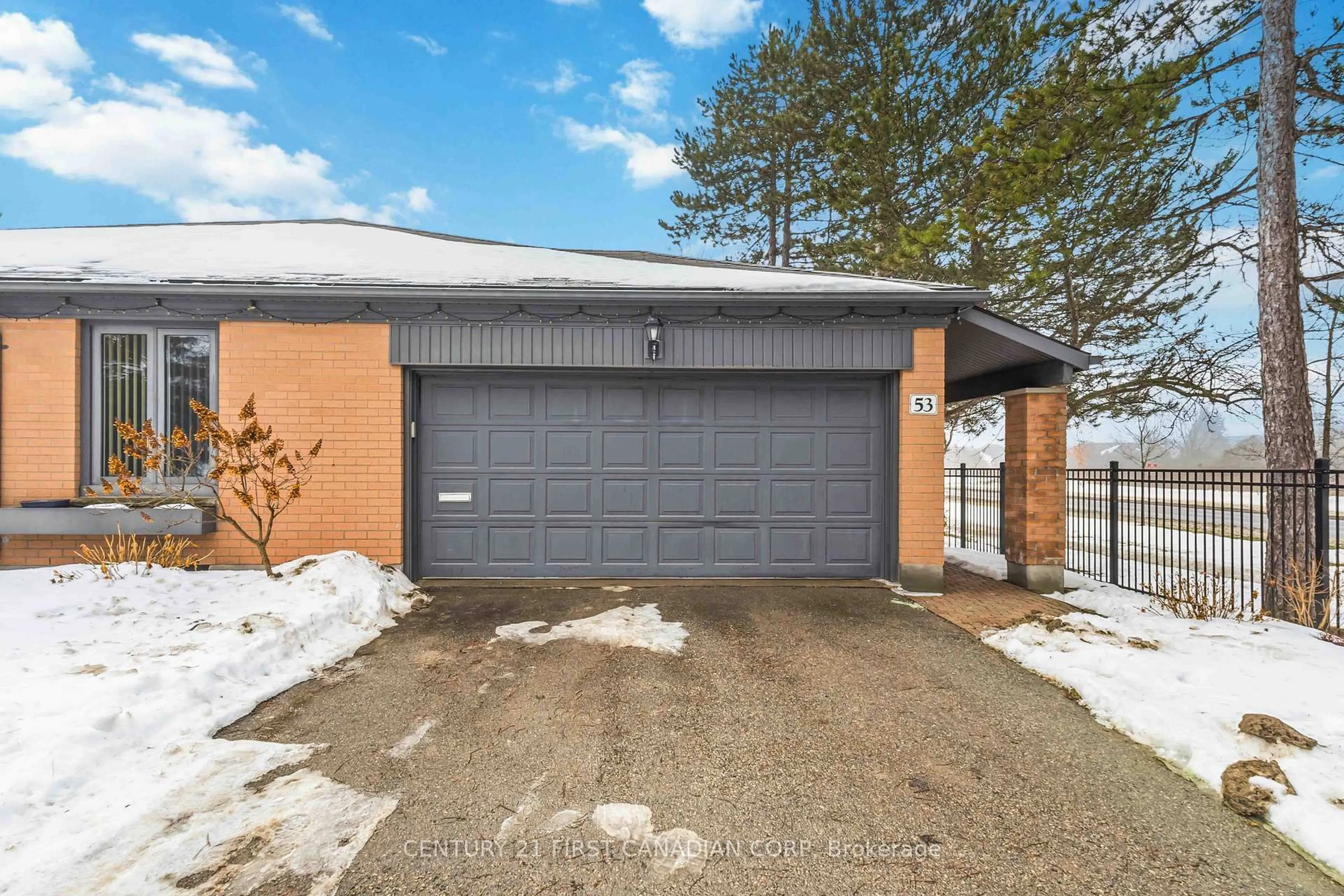 Indoor garage for 50 FIDDLERS GREEN Rd #53, London North Ontario N6H 4T4