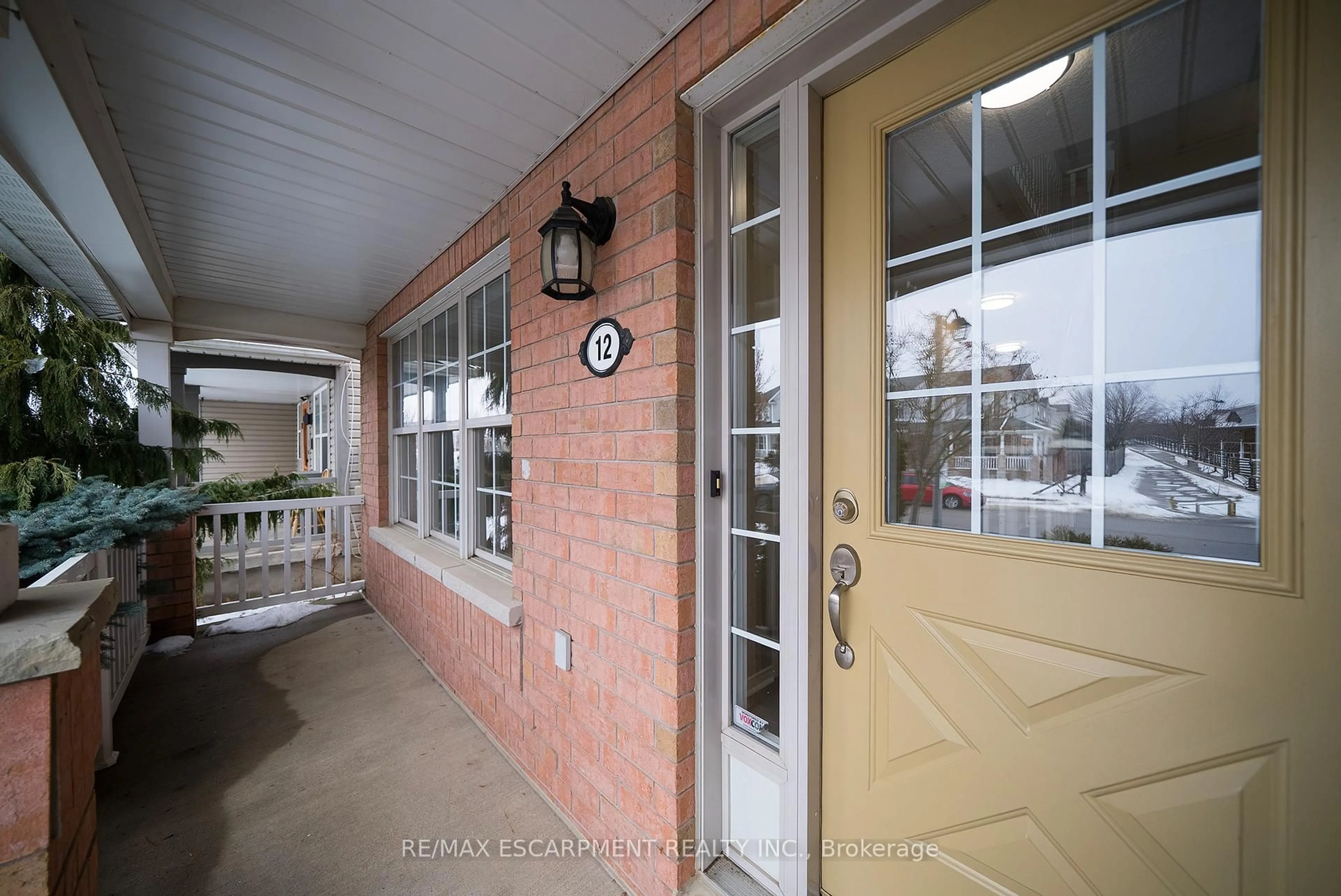 Indoor entryway for 12 Gaydon Way, Brantford Ontario N3T 6P9