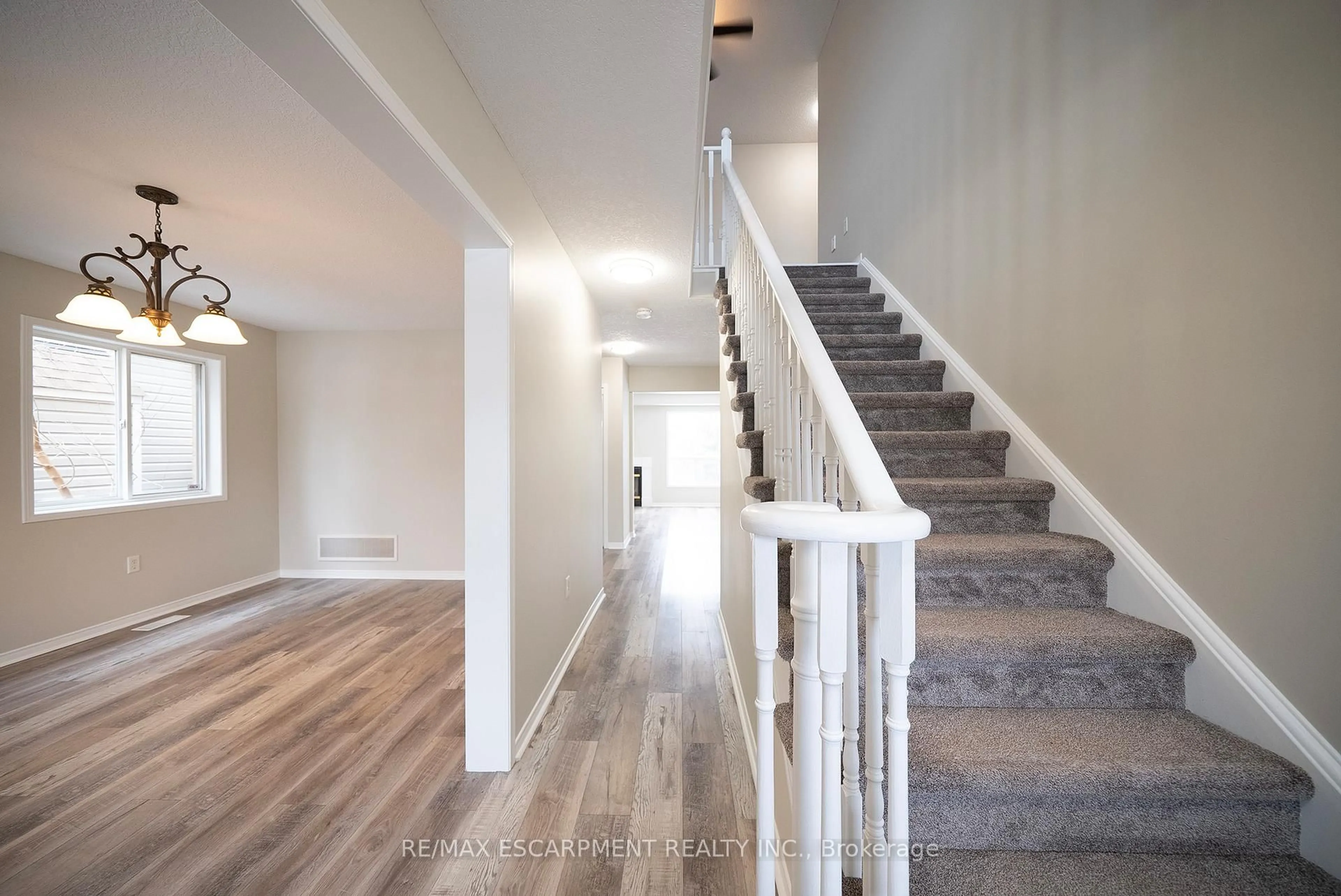 Indoor entryway for 12 Gaydon Way, Brantford Ontario N3T 6P9