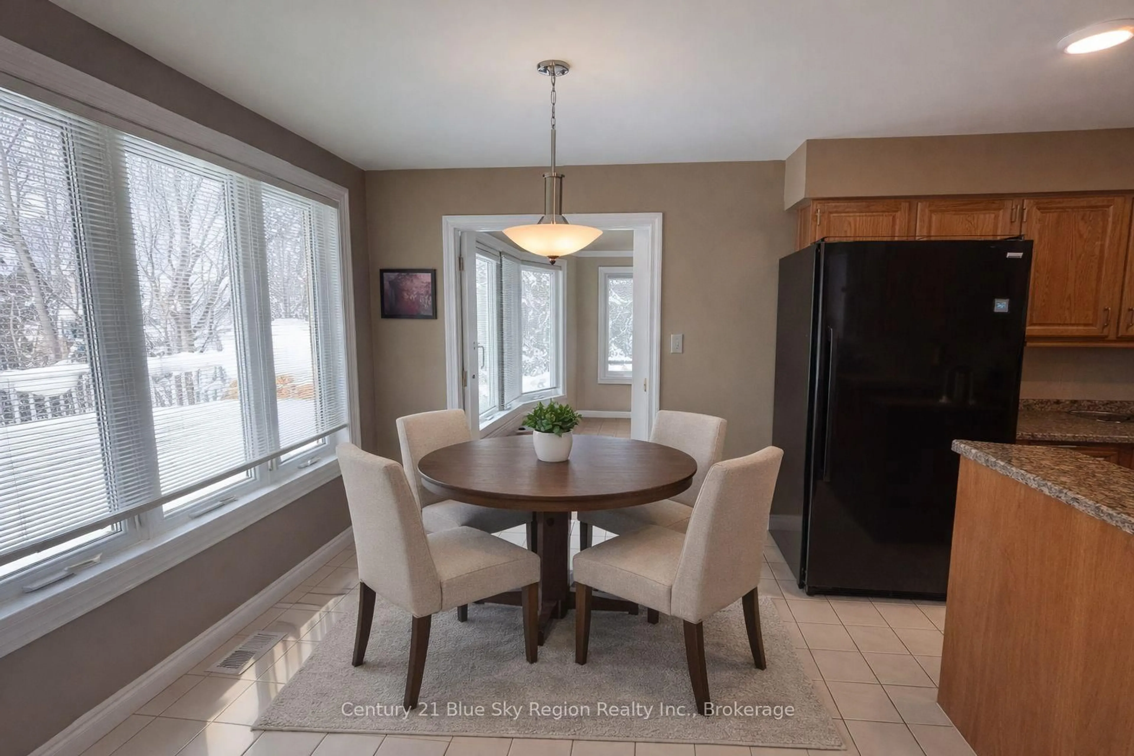 Dining room, unknown for 29 Robinhood Crt, North Bay Ontario P1C 1L3