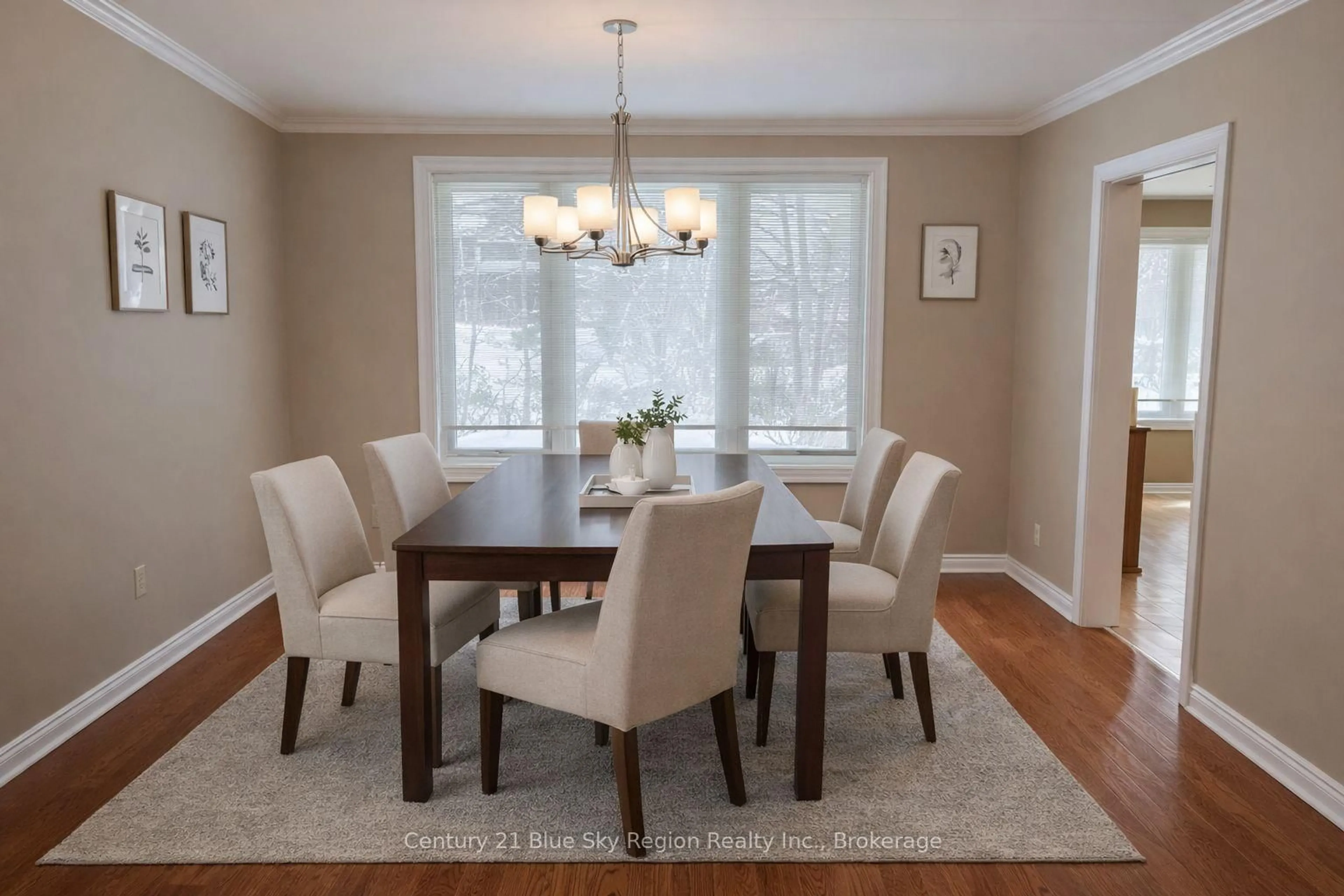 Dining room, wood/laminate floor for 29 Robinhood Crt, North Bay Ontario P1C 1L3