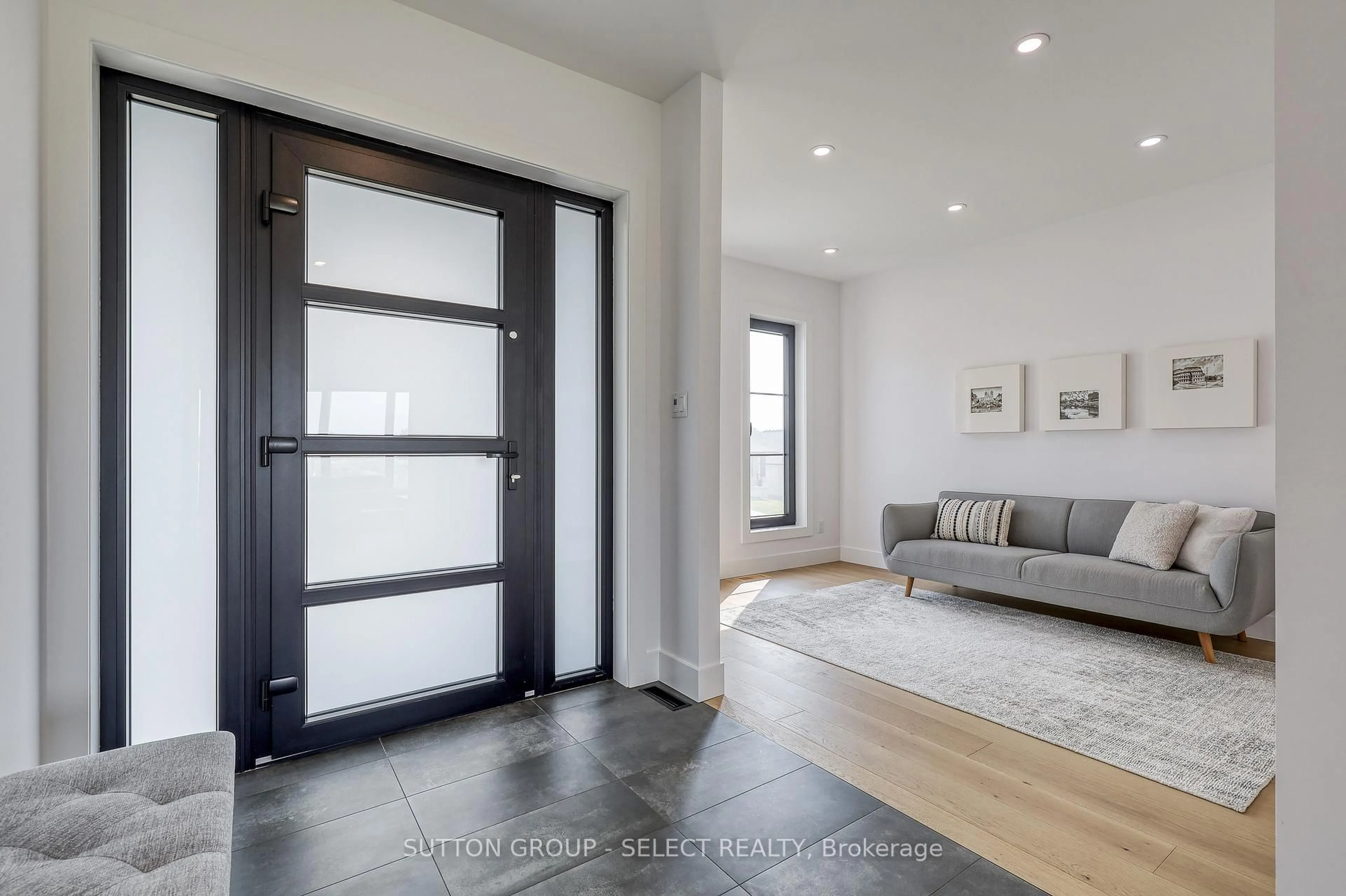 Indoor entryway for 61 CRESTVIEW Dr, Middlesex Centre Ontario N0L 1R0