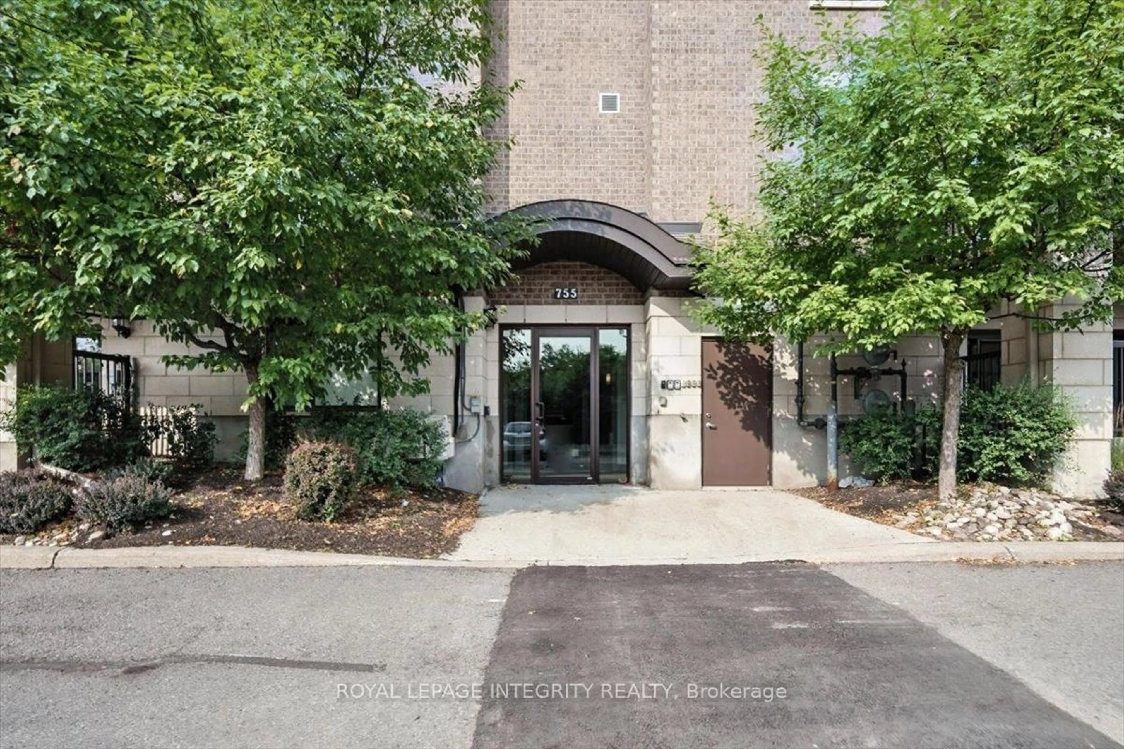 Indoor foyer for 755 Beauparc Private #202, Ottawa Ontario K1J 0A2