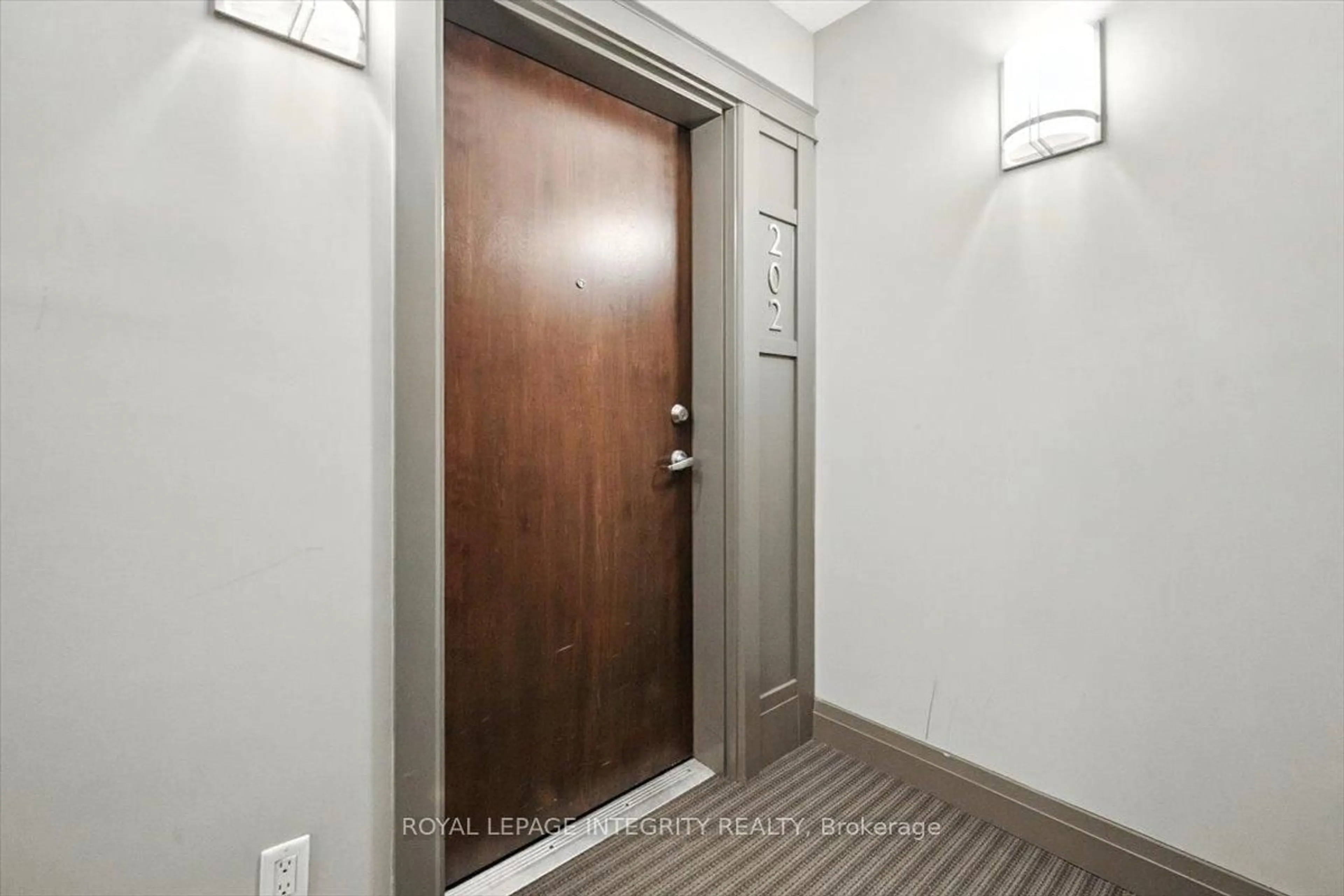 Indoor entryway for 755 Beauparc Private #202, Ottawa Ontario K1J 0A2