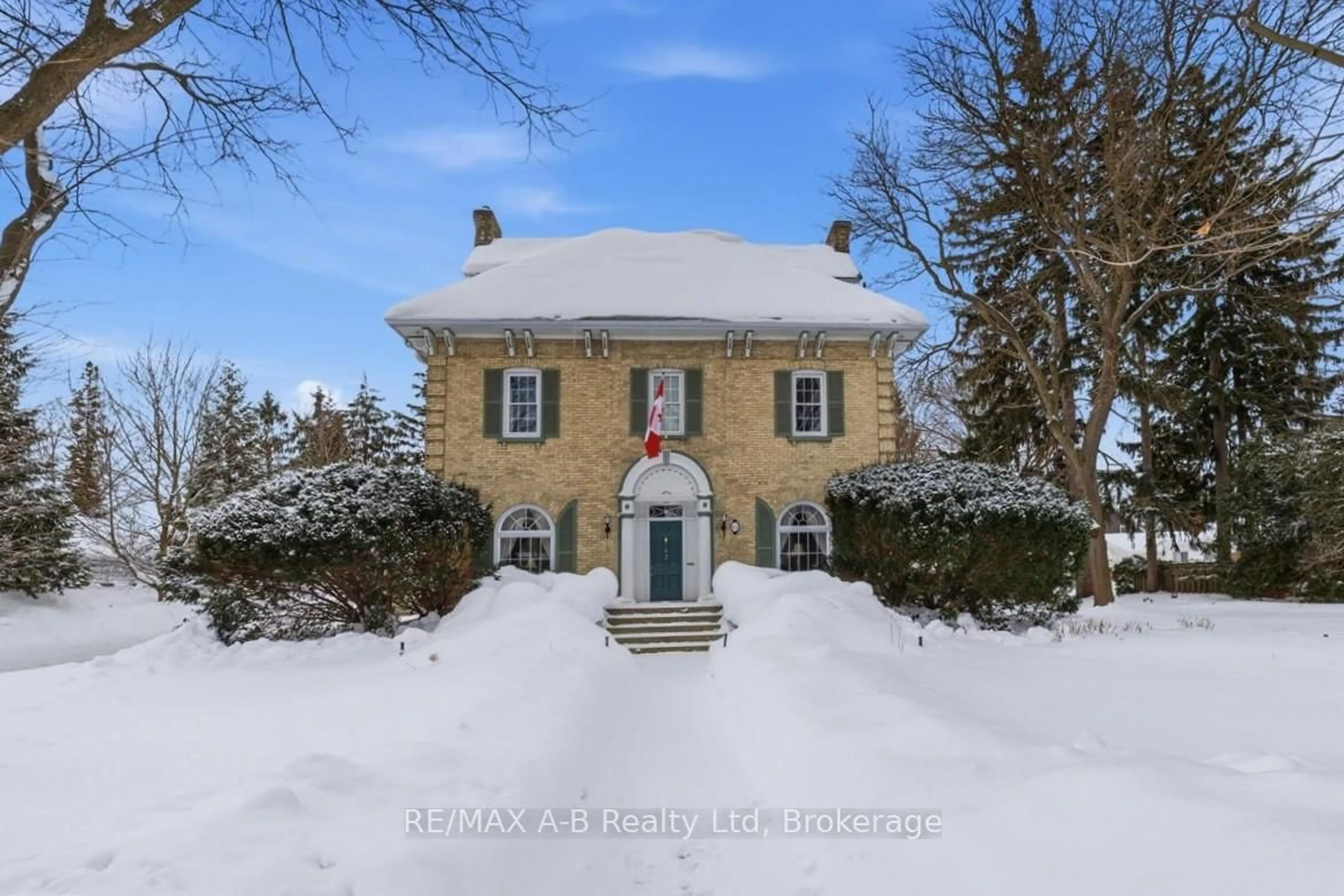 A pic from outside/outdoor area/front of a property/back of a property/a pic from drone, building for 63 Centre St, Stratford Ontario N5A 1E4