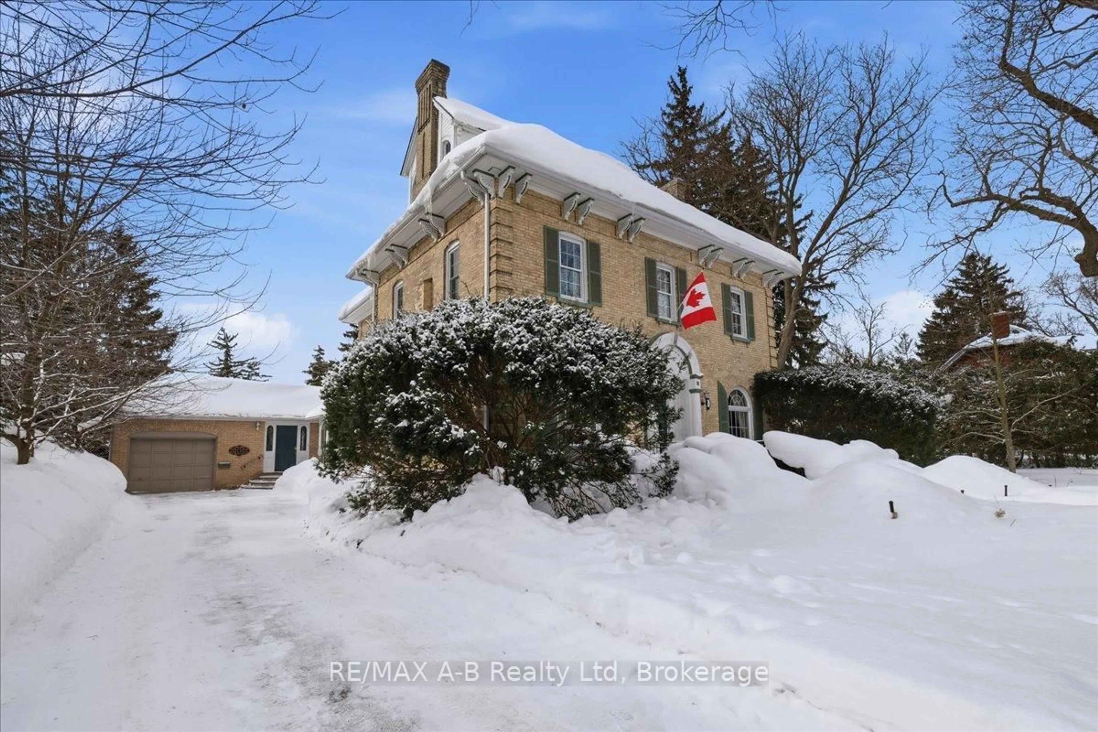 A pic from outside/outdoor area/front of a property/back of a property/a pic from drone, street for 63 Centre St, Stratford Ontario N5A 1E4