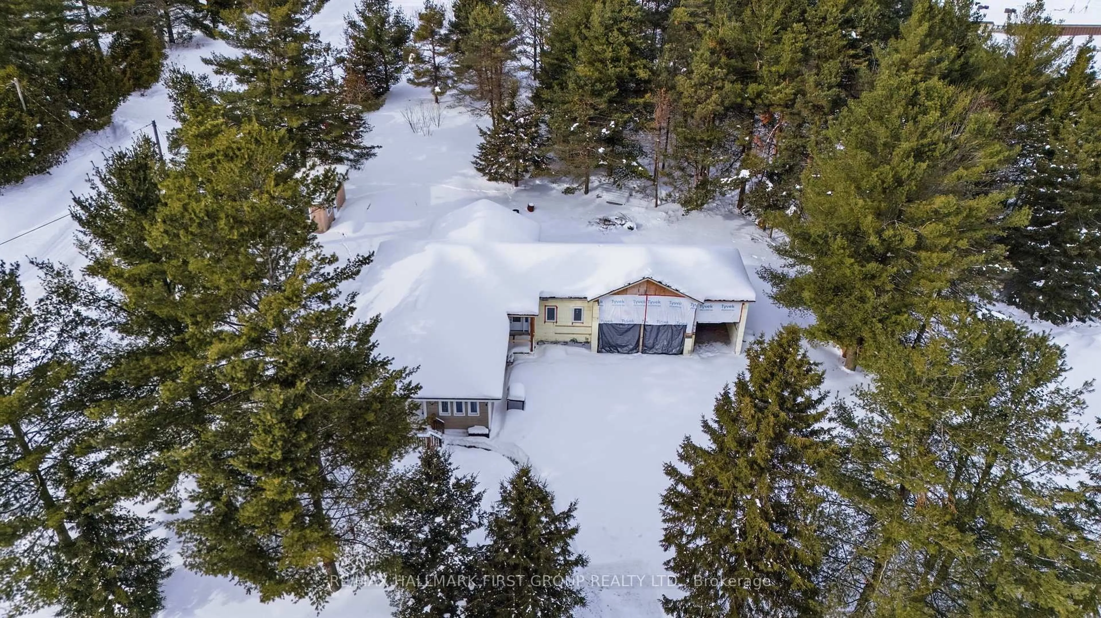 A pic from outside/outdoor area/front of a property/back of a property/a pic from drone, unknown for 7038 Lake St, Hamilton Township Ontario K0L 1E0