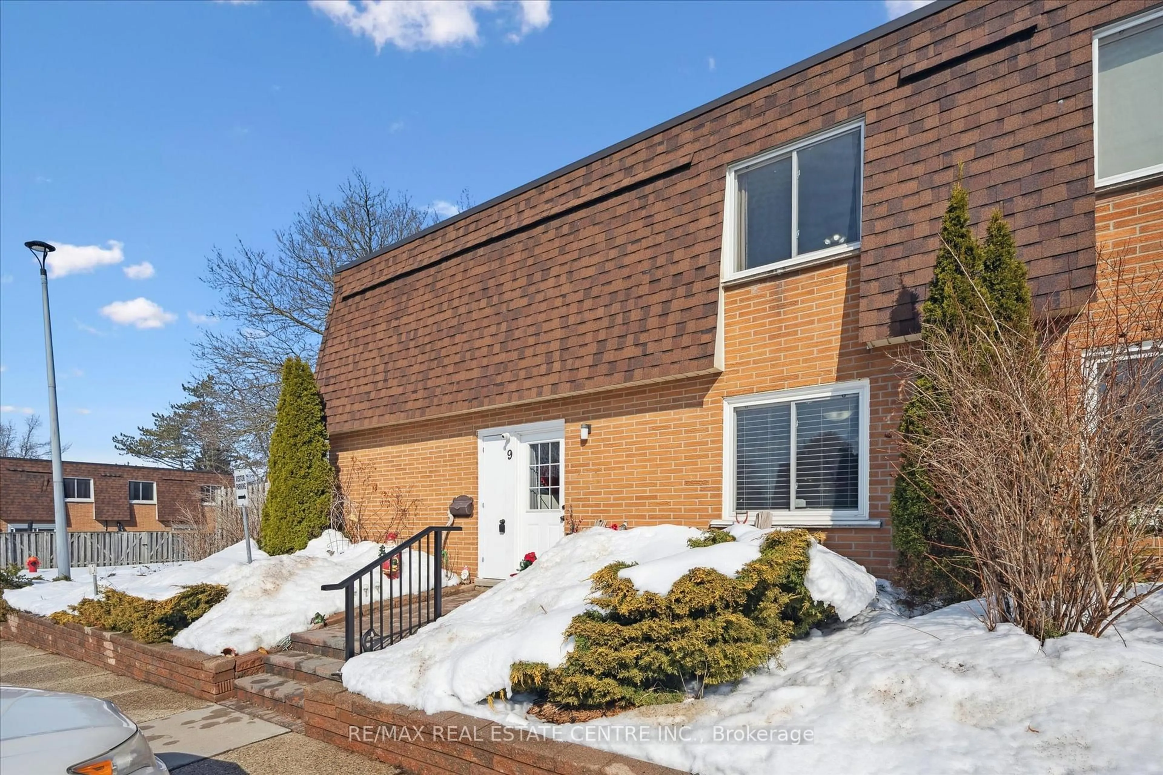 Home with brick exterior material, street for 120 Country Club Dr #9, Guelph Ontario N1E 3K7