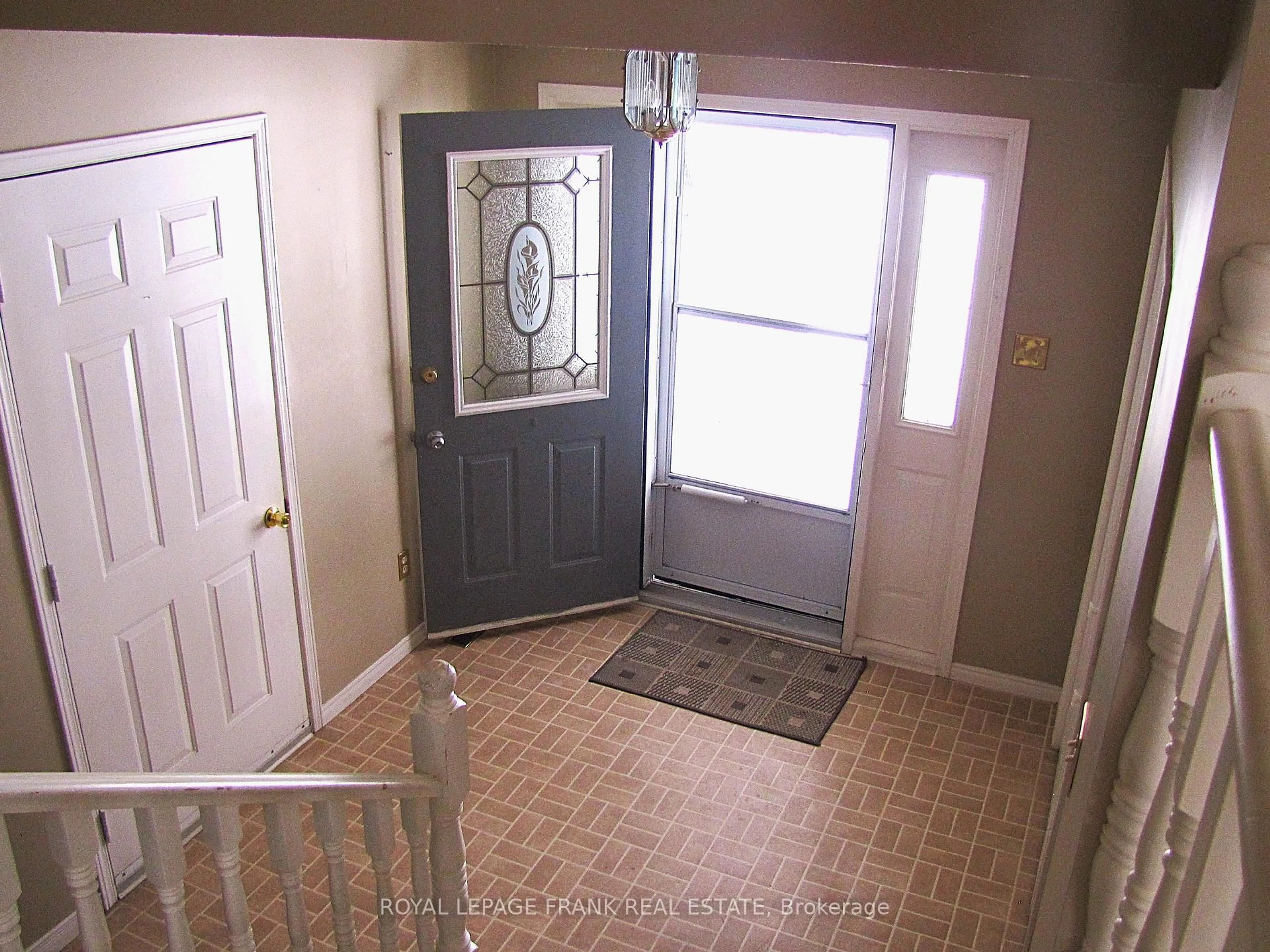 Indoor entryway for 47 Cedartree Lane, Kawartha Lakes Ontario K0M 1A0