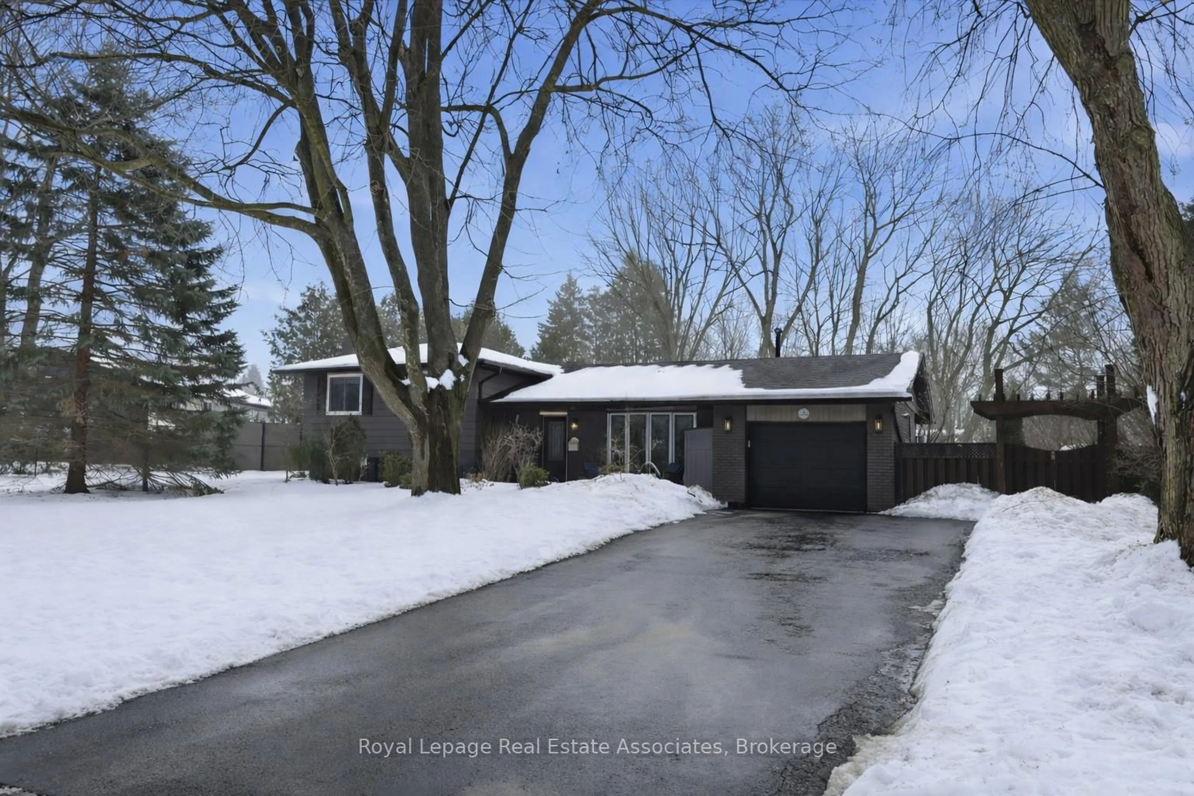 Unknown for 3 Tynedale Crt, Hamilton Ontario L0R 1H3