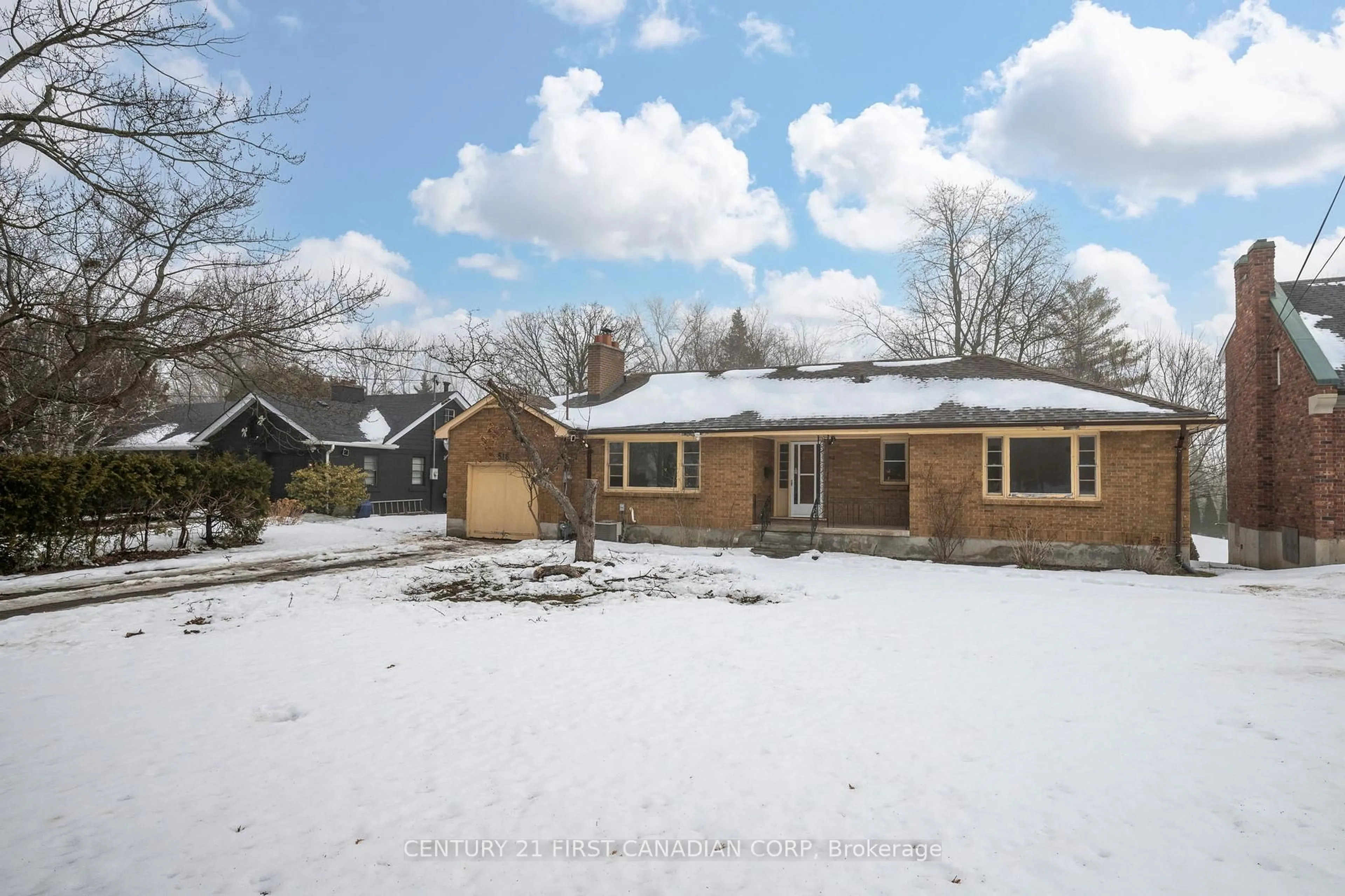 A pic from outside/outdoor area/front of a property/back of a property/a pic from drone, street for 518 Upper Queen St, London South Ontario N6C 3T9