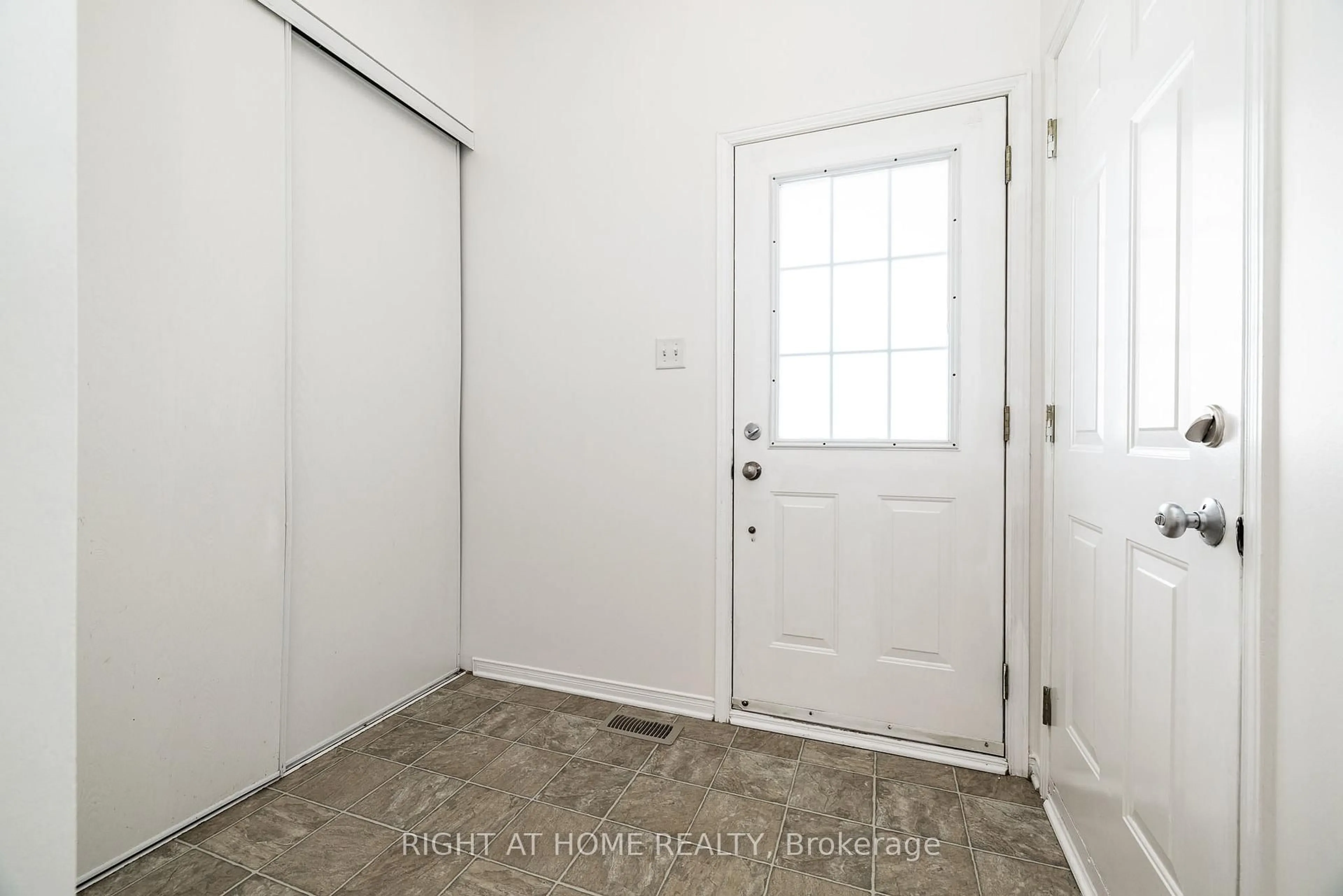 Indoor entryway for 59 Scampton Dr, Kanata Ontario K2W 1E7