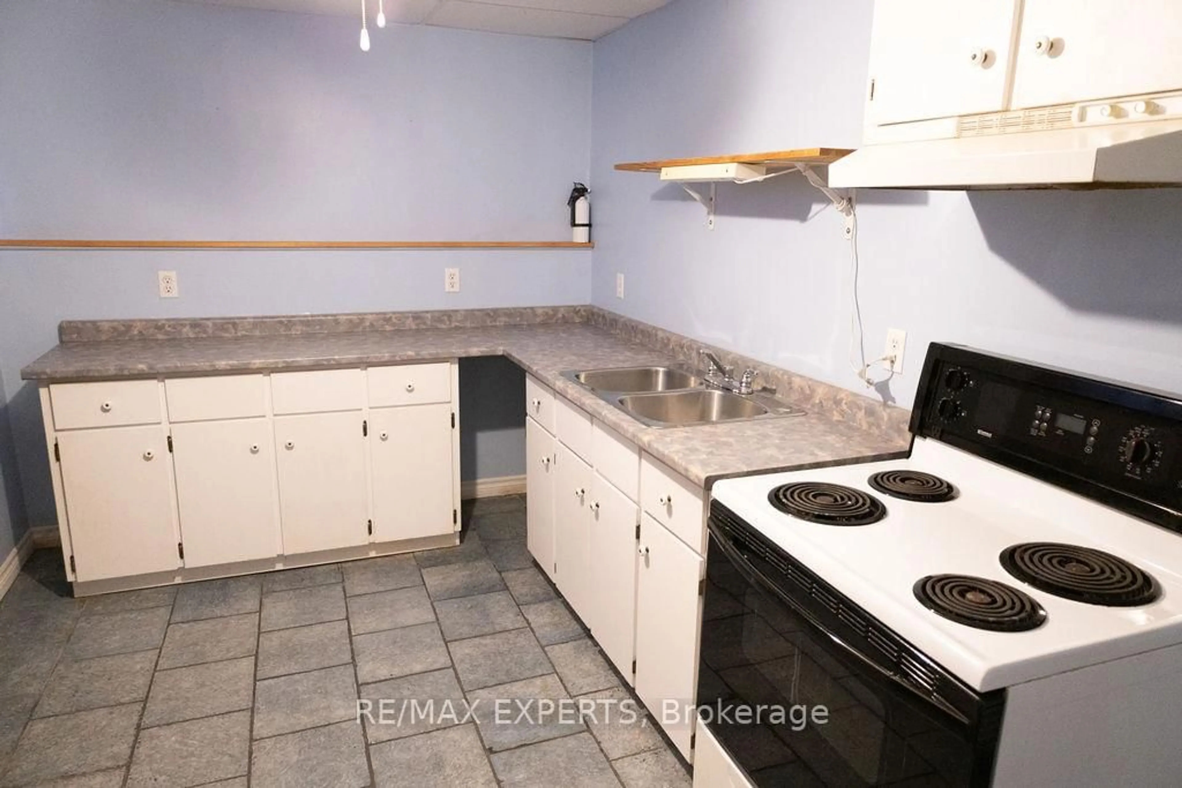 Standard kitchen, ceramic/tile floor for 73 Foxtail Ave, Welland Ontario L3C 7J6