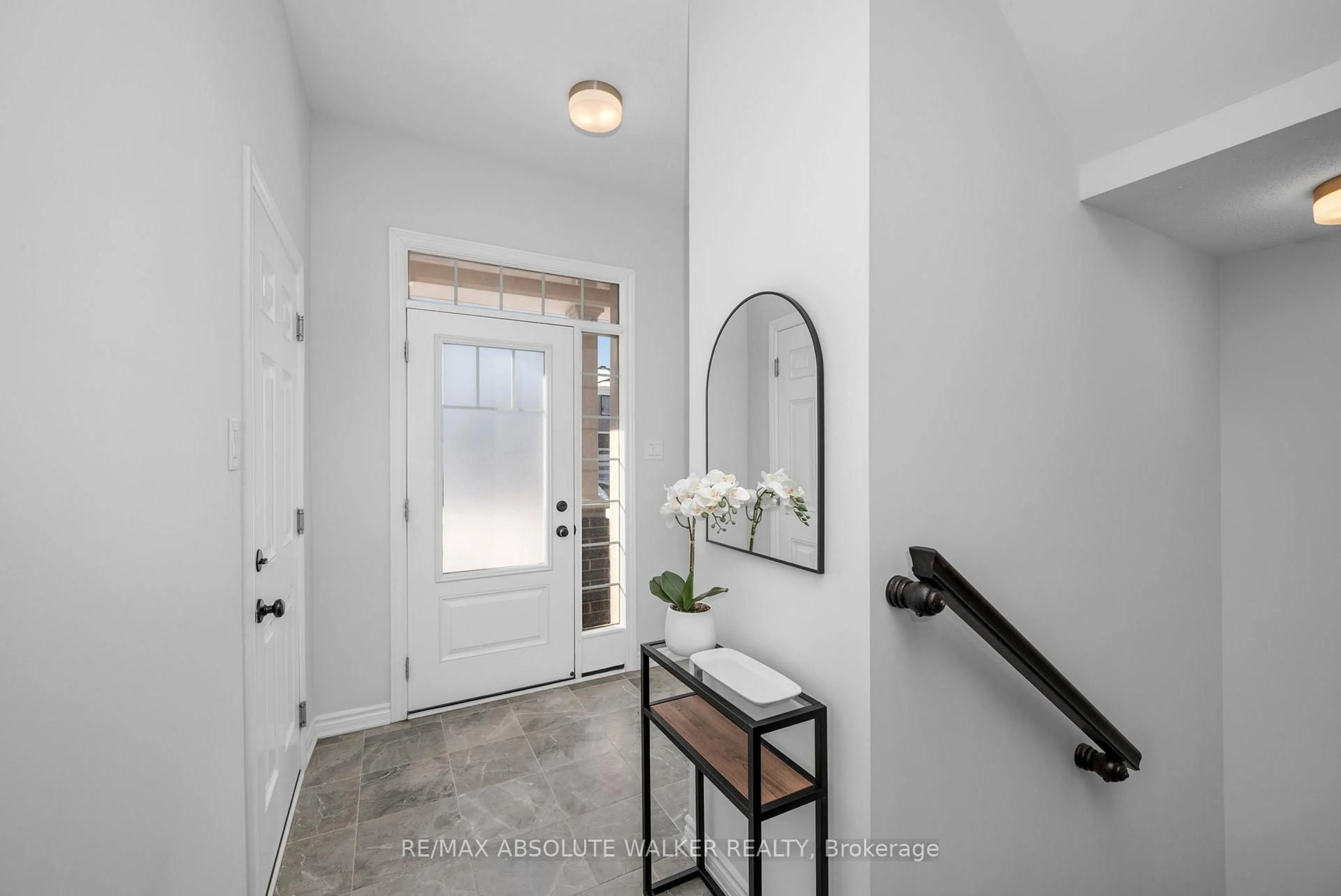 Indoor entryway for 788 Brittanic Rd, Ottawa Ontario K2V 0R3