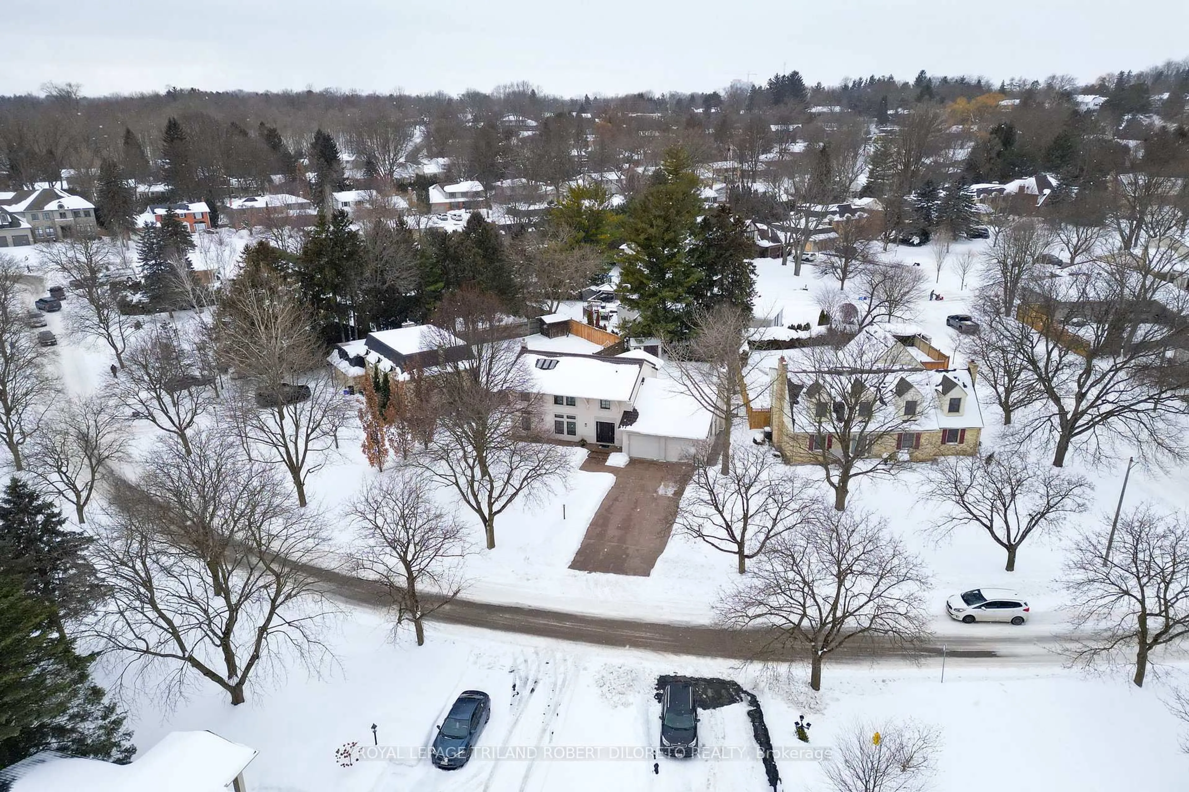 A pic from outside/outdoor area/front of a property/back of a property/a pic from drone, street for 20 Cherokee Rd, London North Ontario N6G 2N8