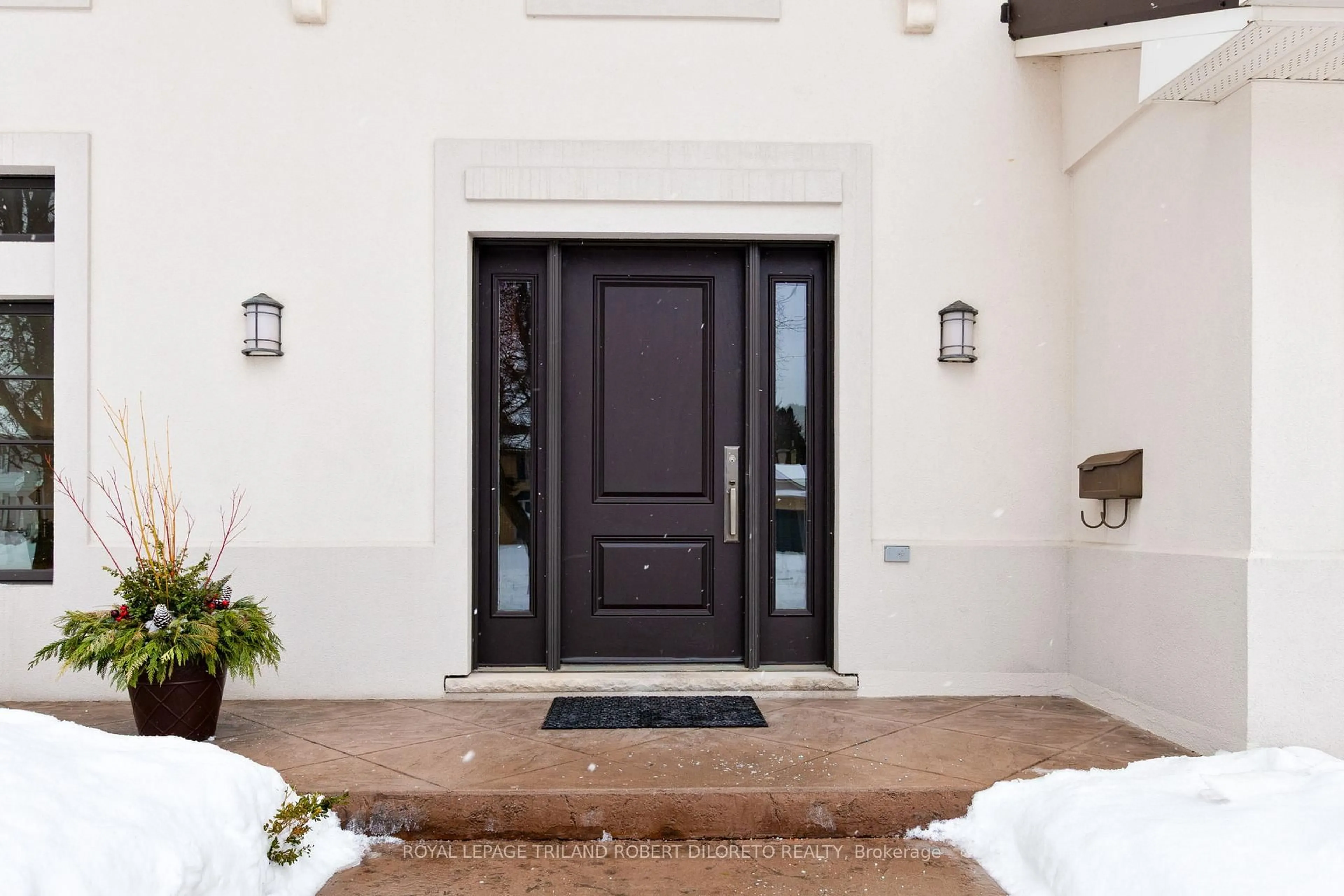 Indoor entryway for 20 Cherokee Rd, London North Ontario N6G 2N8