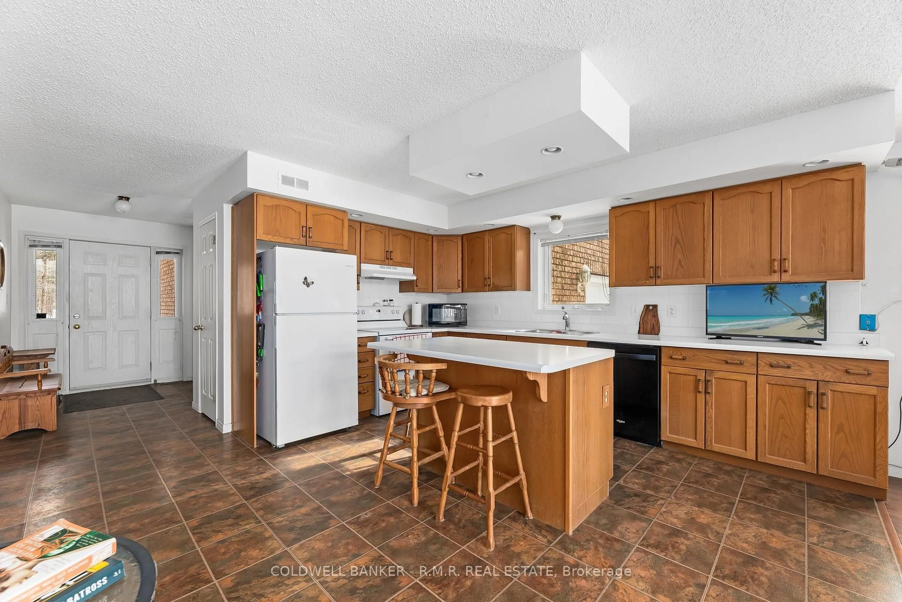 Standard kitchen, ceramic/tile floor for 17 Stanley Rd, Kawartha Lakes Ontario K0M 2T0