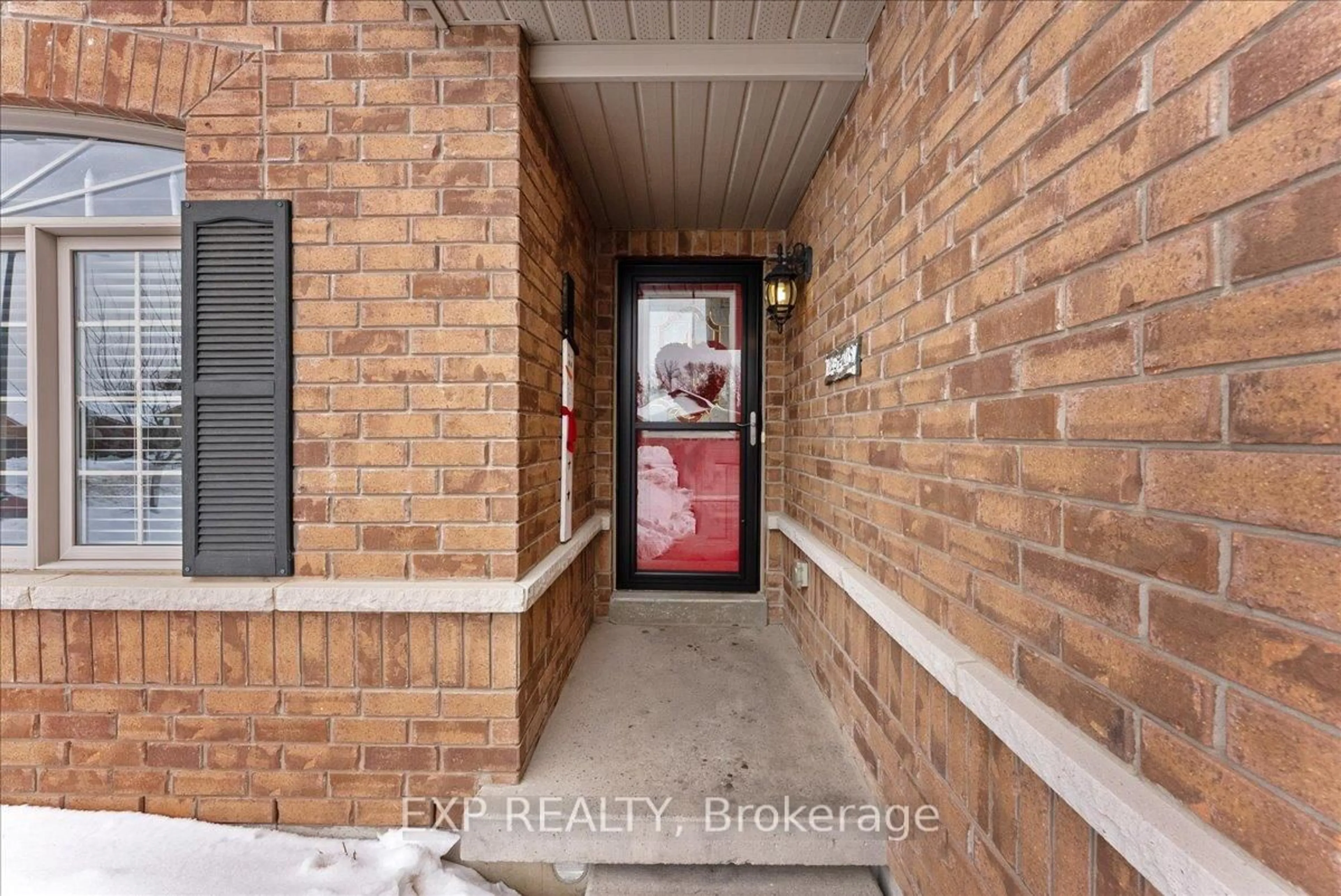 Indoor entryway for 37 White Hart Lane, Trent Hills Ontario K0L 1Y0