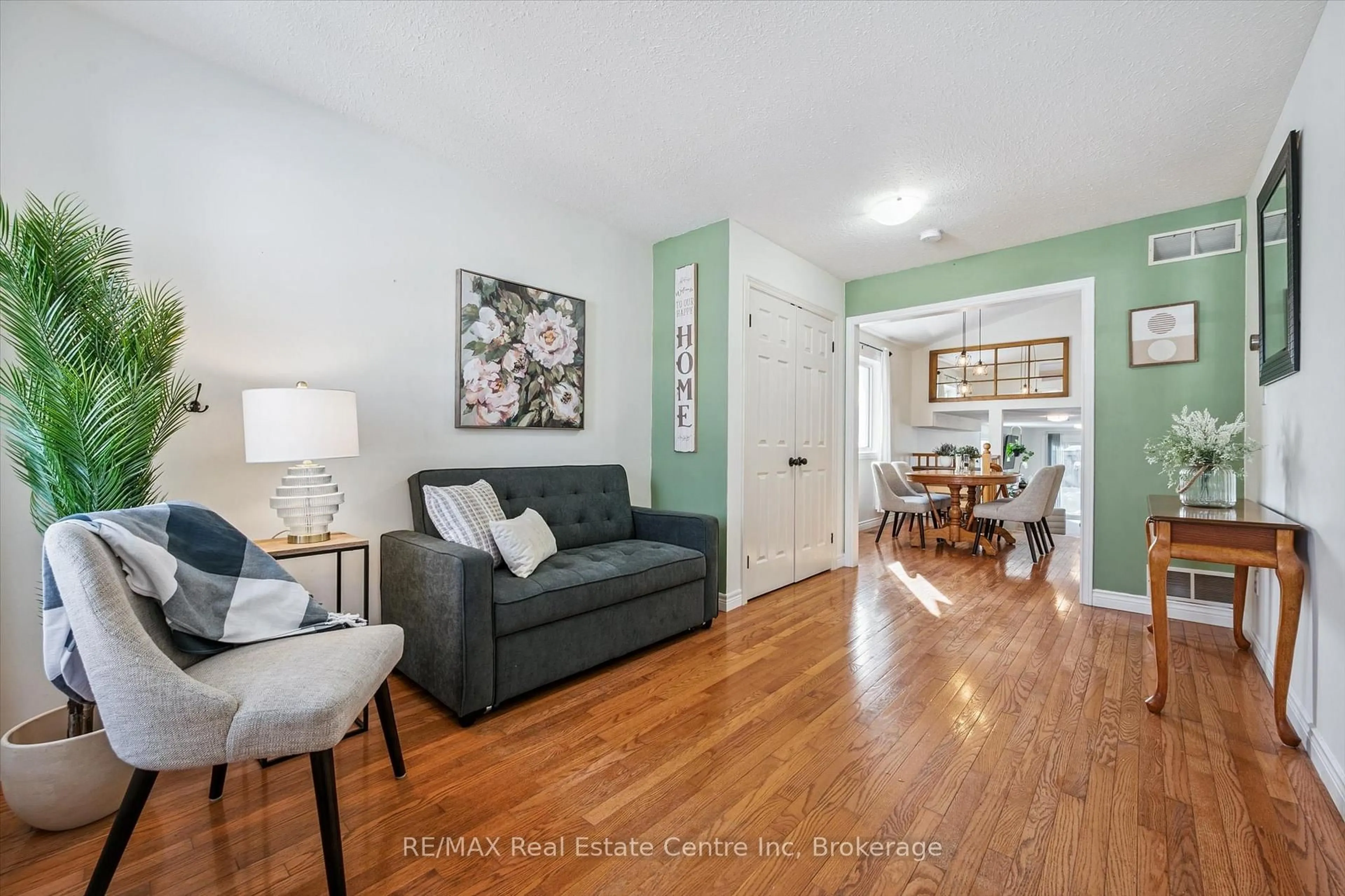 Living room with furniture, unknown for 527 McTavish St, Centre Wellington Ontario N1M 3P9