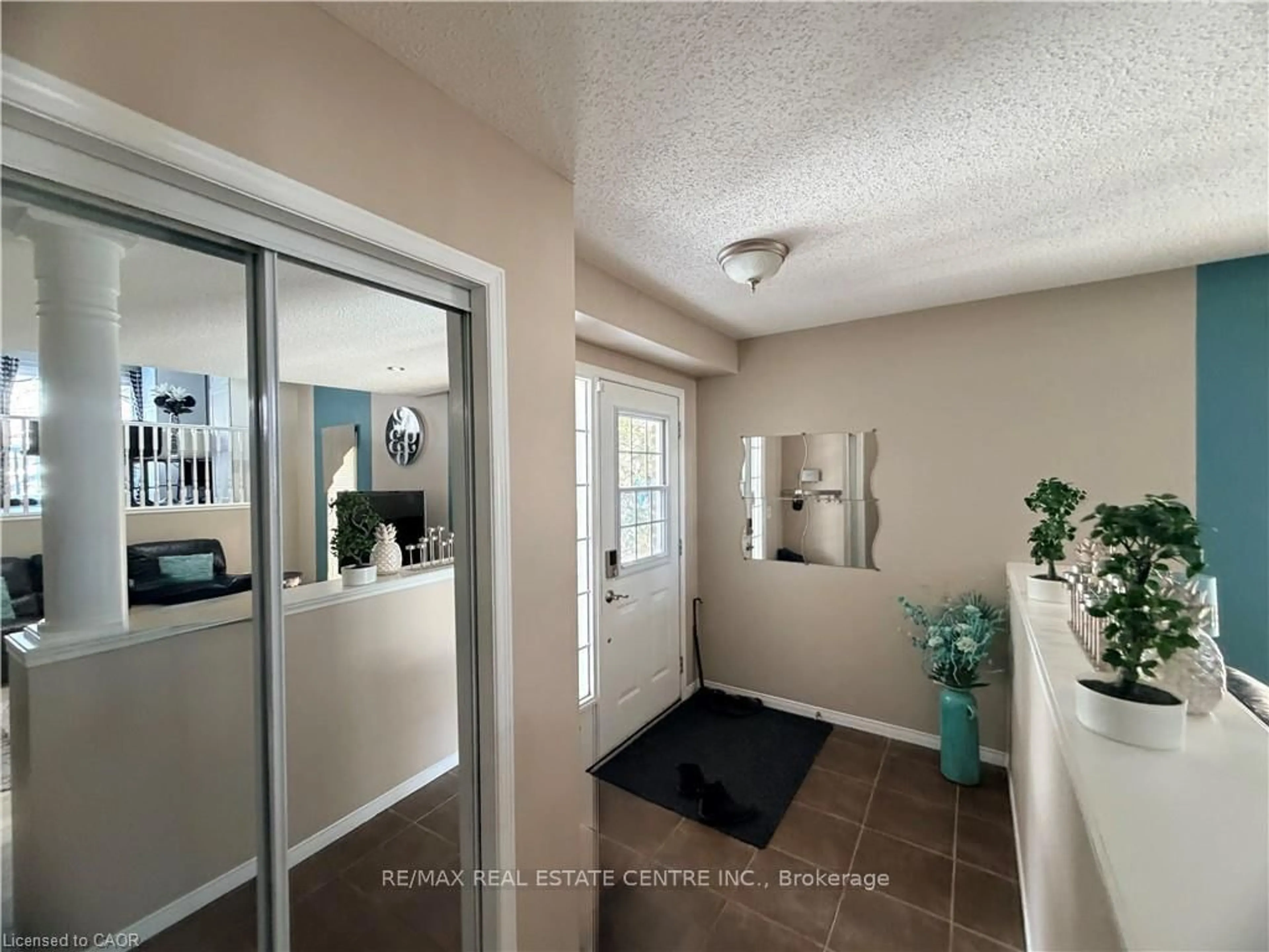 Indoor entryway for 15 Gees Way, Cambridge Ontario N3C 4M5