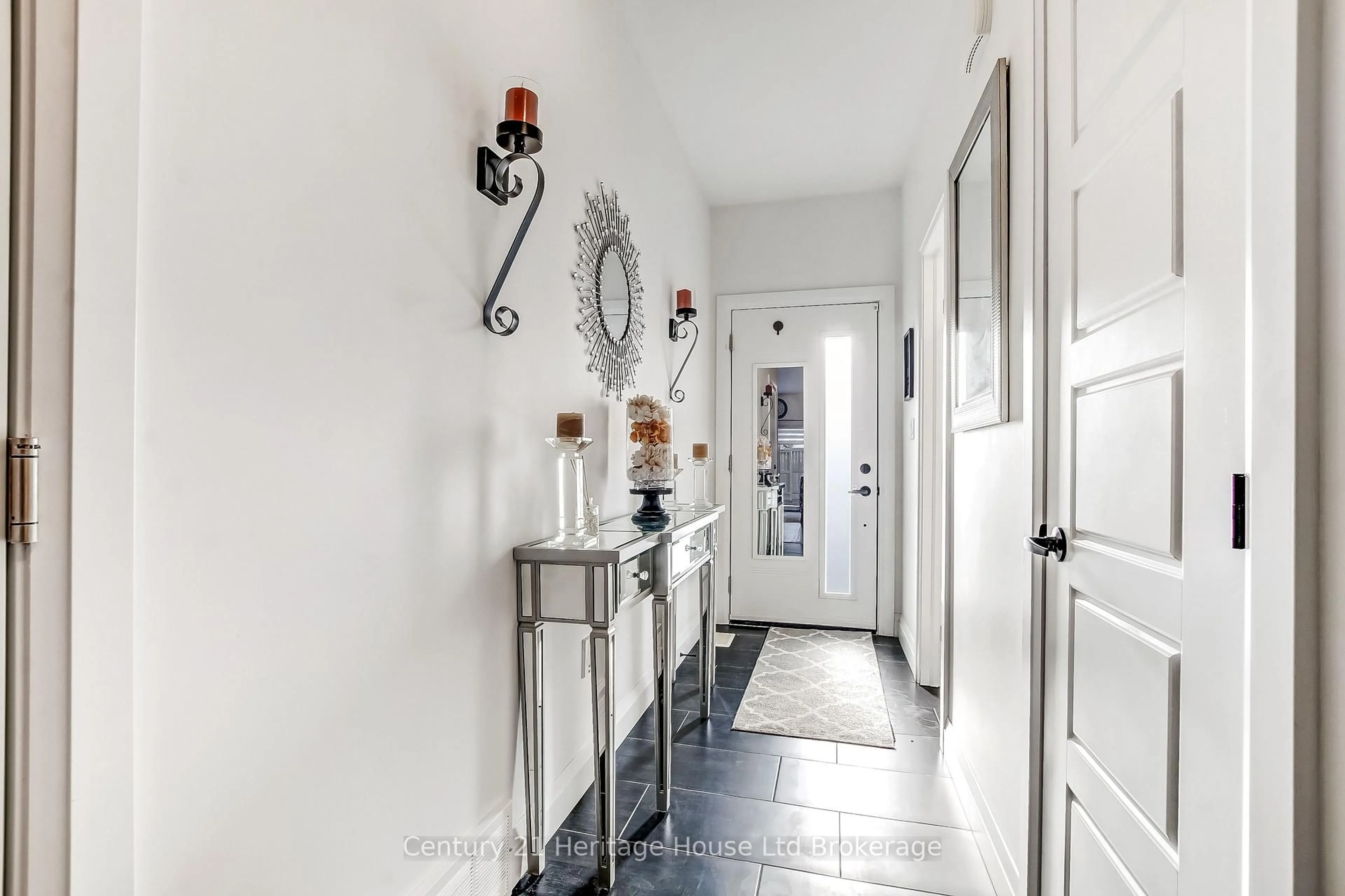 Indoor entryway for 360 Quarter Town Line Line #506, Tillsonburg Ontario N4G 0H7