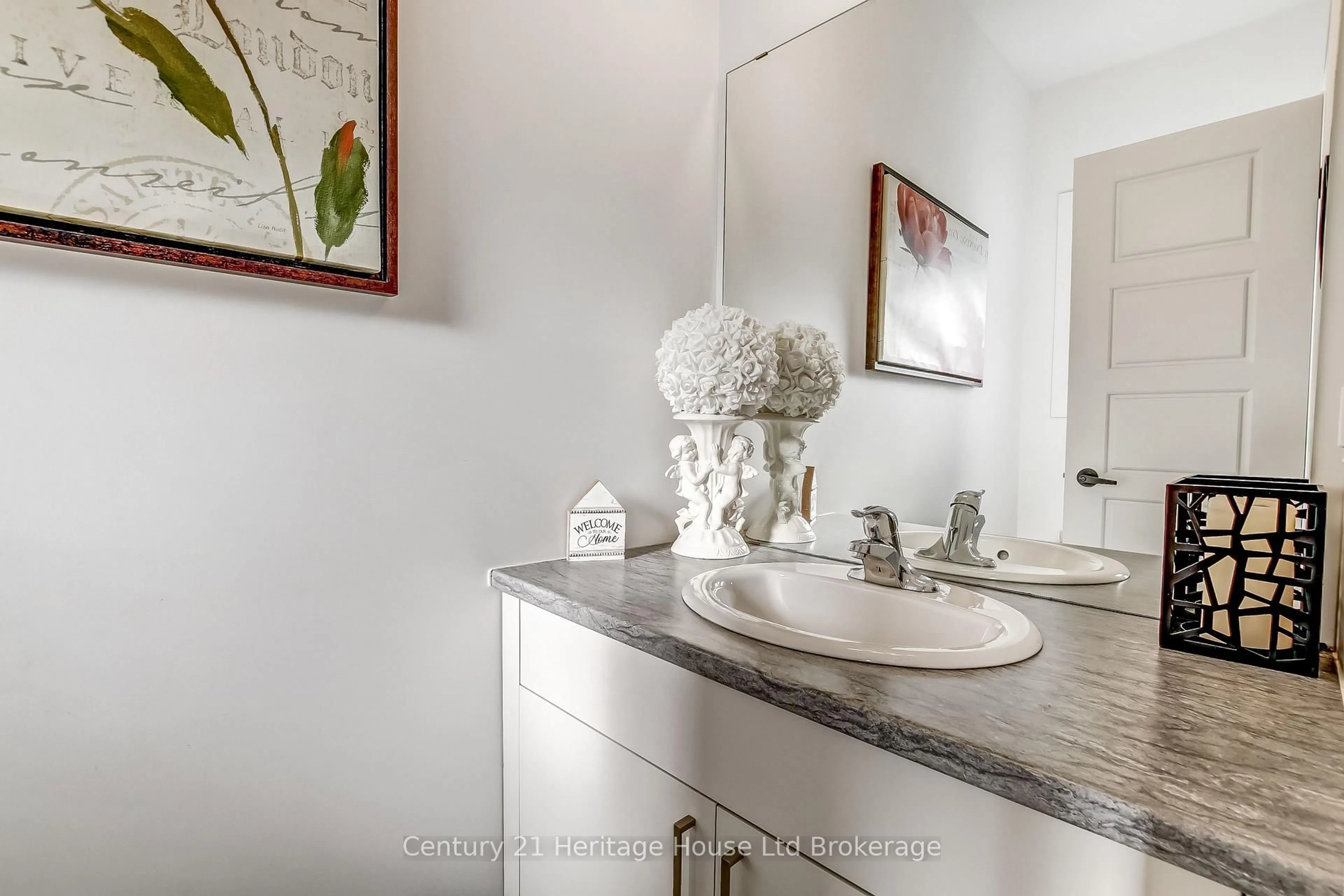 Contemporary bathroom, ceramic/tile floor for 360 Quarter Town Line Line #506, Tillsonburg Ontario N4G 0H7