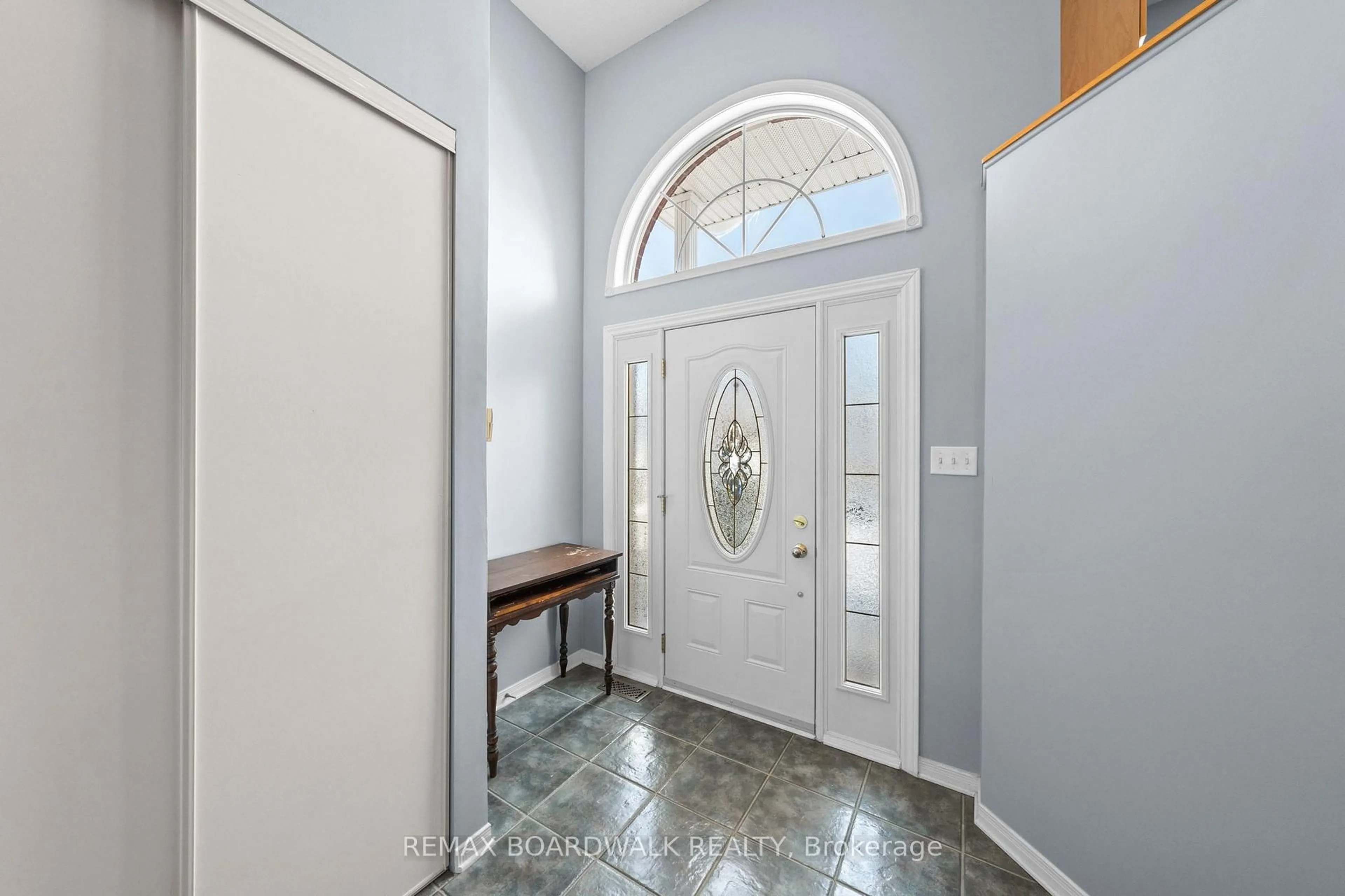 Indoor entryway for 76 Boulder Way, Nepean Ontario K2J 4R5