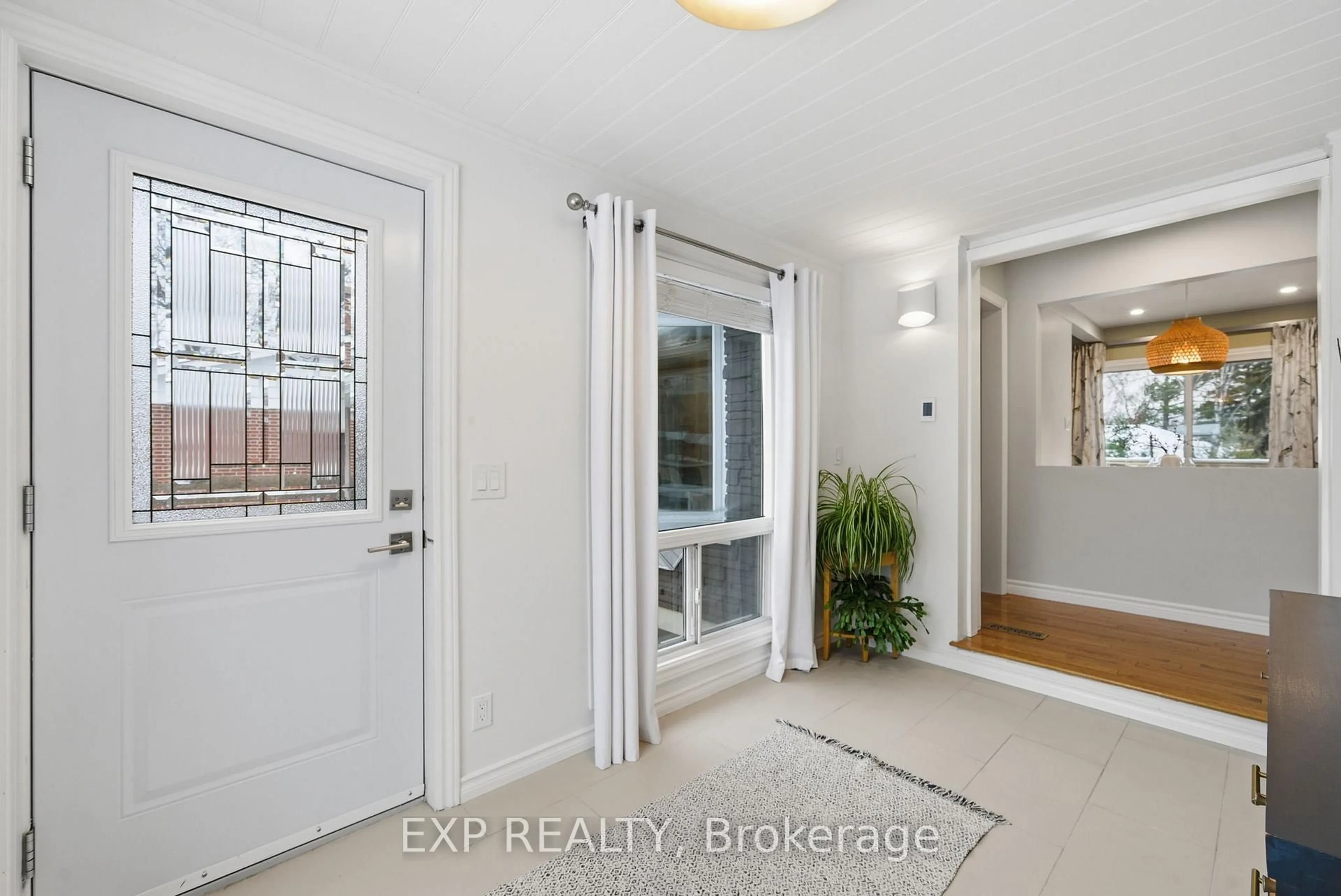 Indoor entryway for 4 Springbrook Rd, Cobourg Ontario K9A 4H7