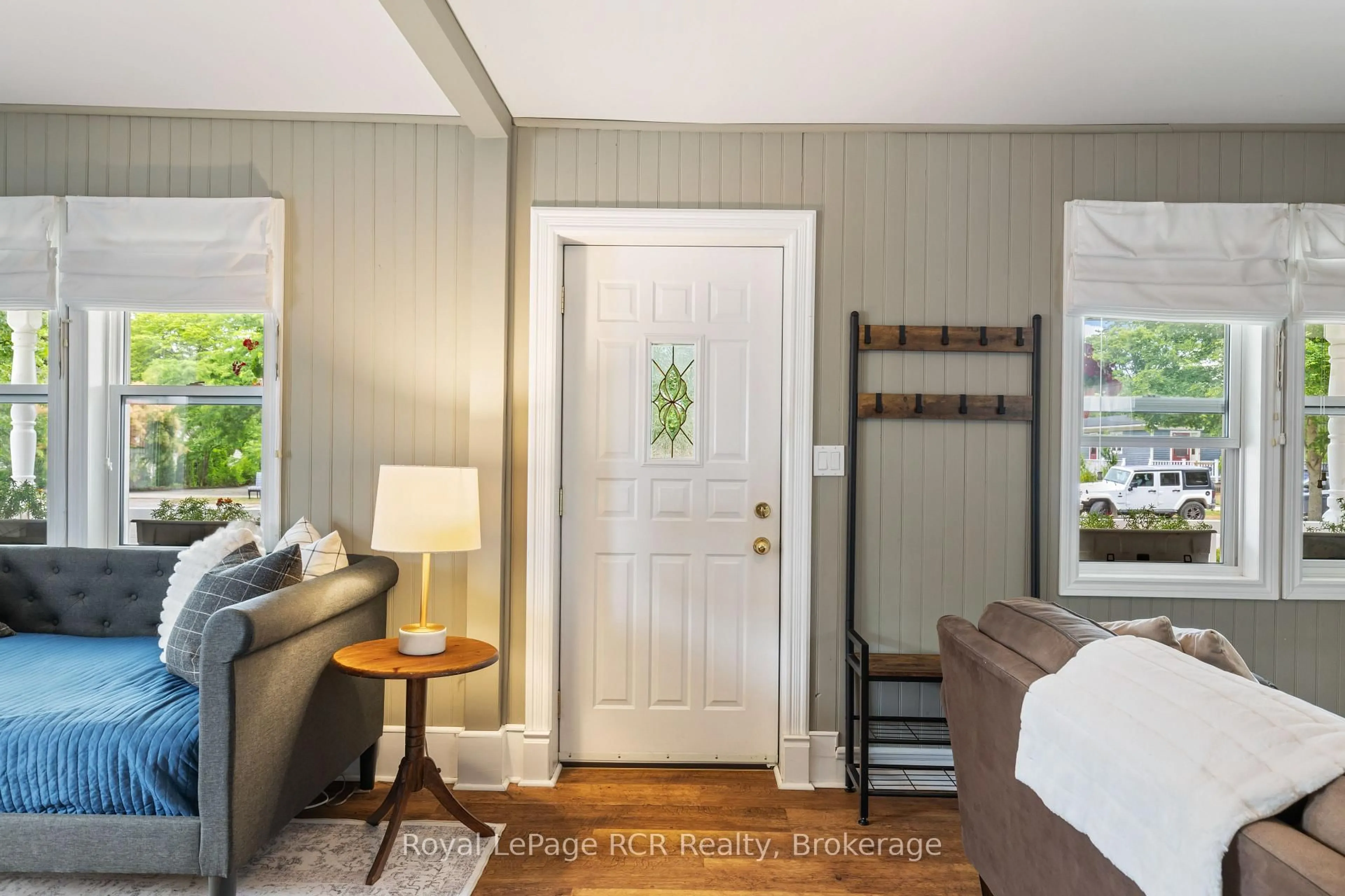 Indoor entryway for 40 Grosvenor St, Saugeen Shores Ontario N0H 2L0