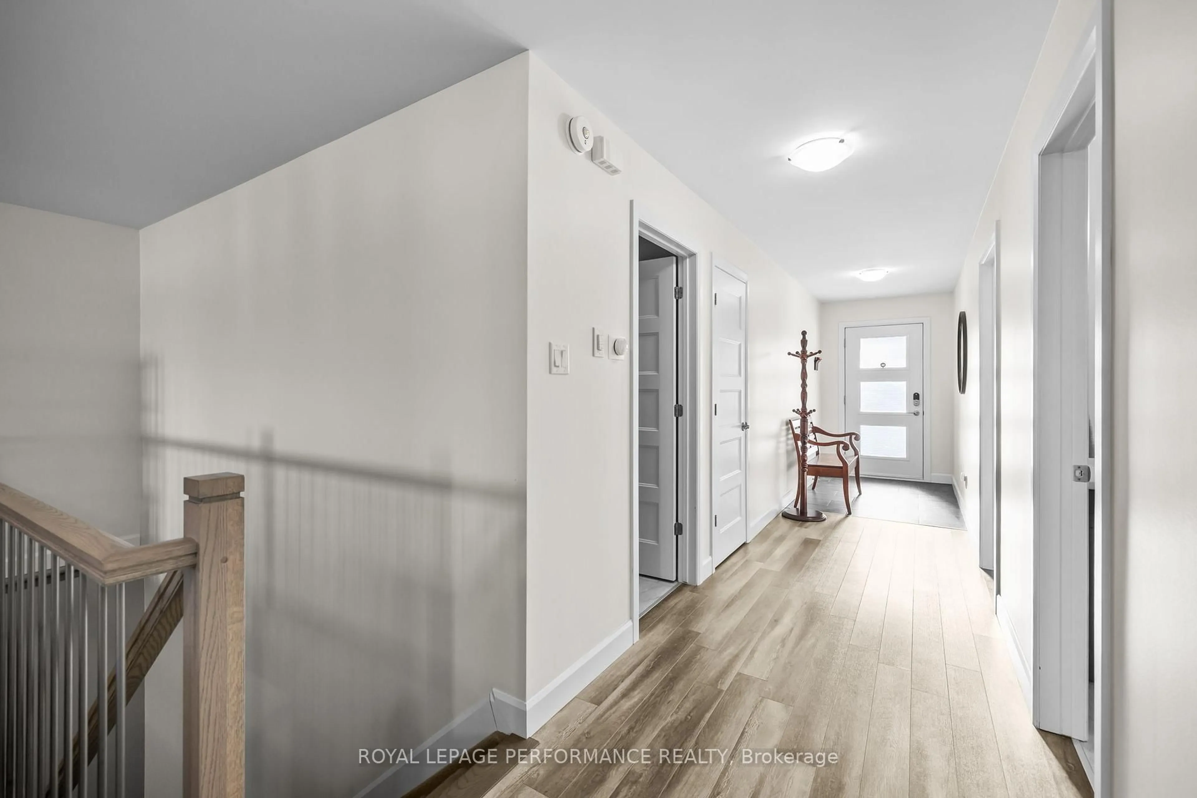 Indoor entryway for 336 Moisson St, Russell Ontario K0A 1W0