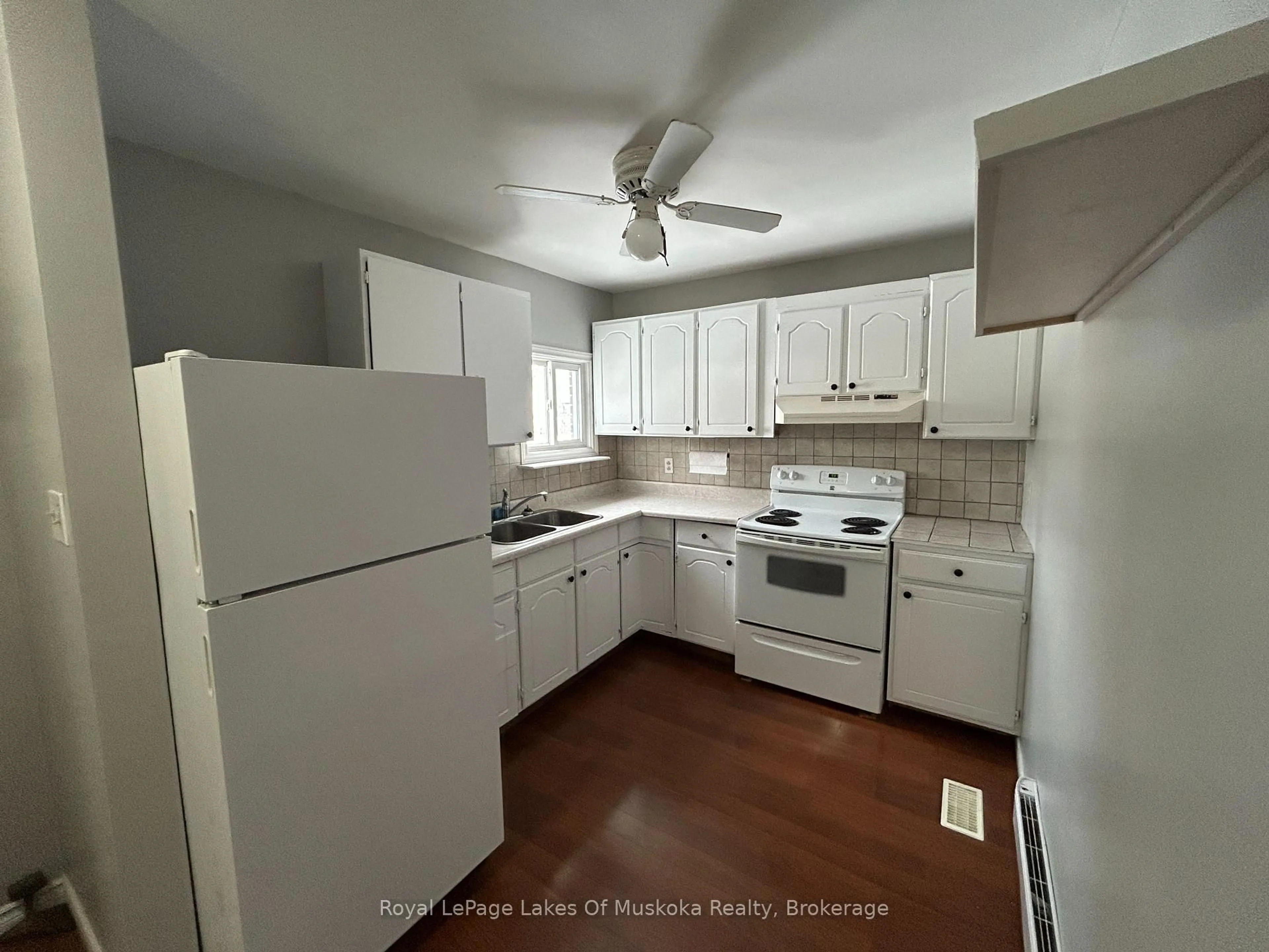 Standard kitchen, unknown for 190 Ecclestone Dr, Bracebridge Ontario P1L 1E5