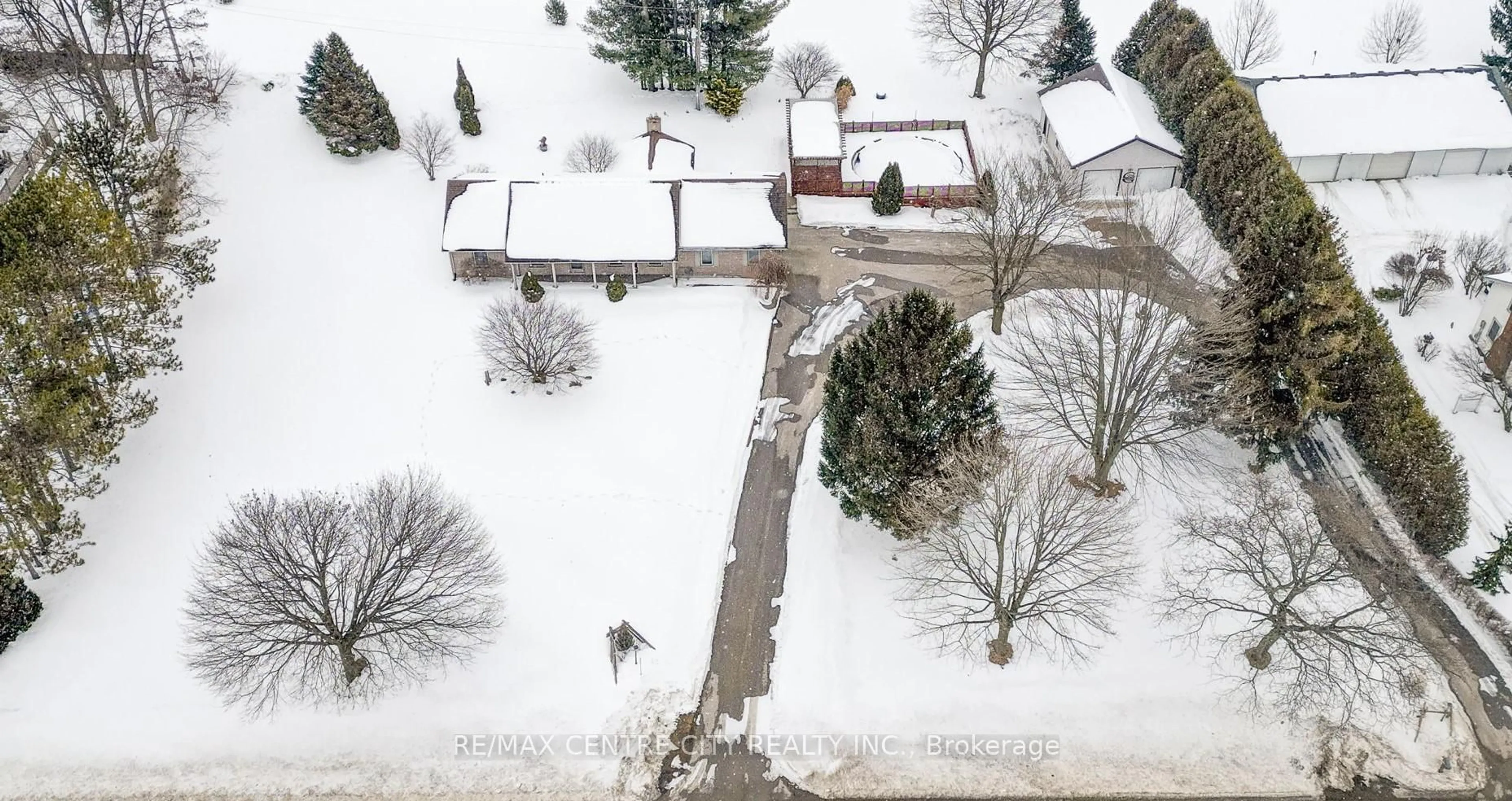 A pic from outside/outdoor area/front of a property/back of a property/a pic from drone, street for 5978 Sunset Rd, Central Elgin Ontario N0L 2L0