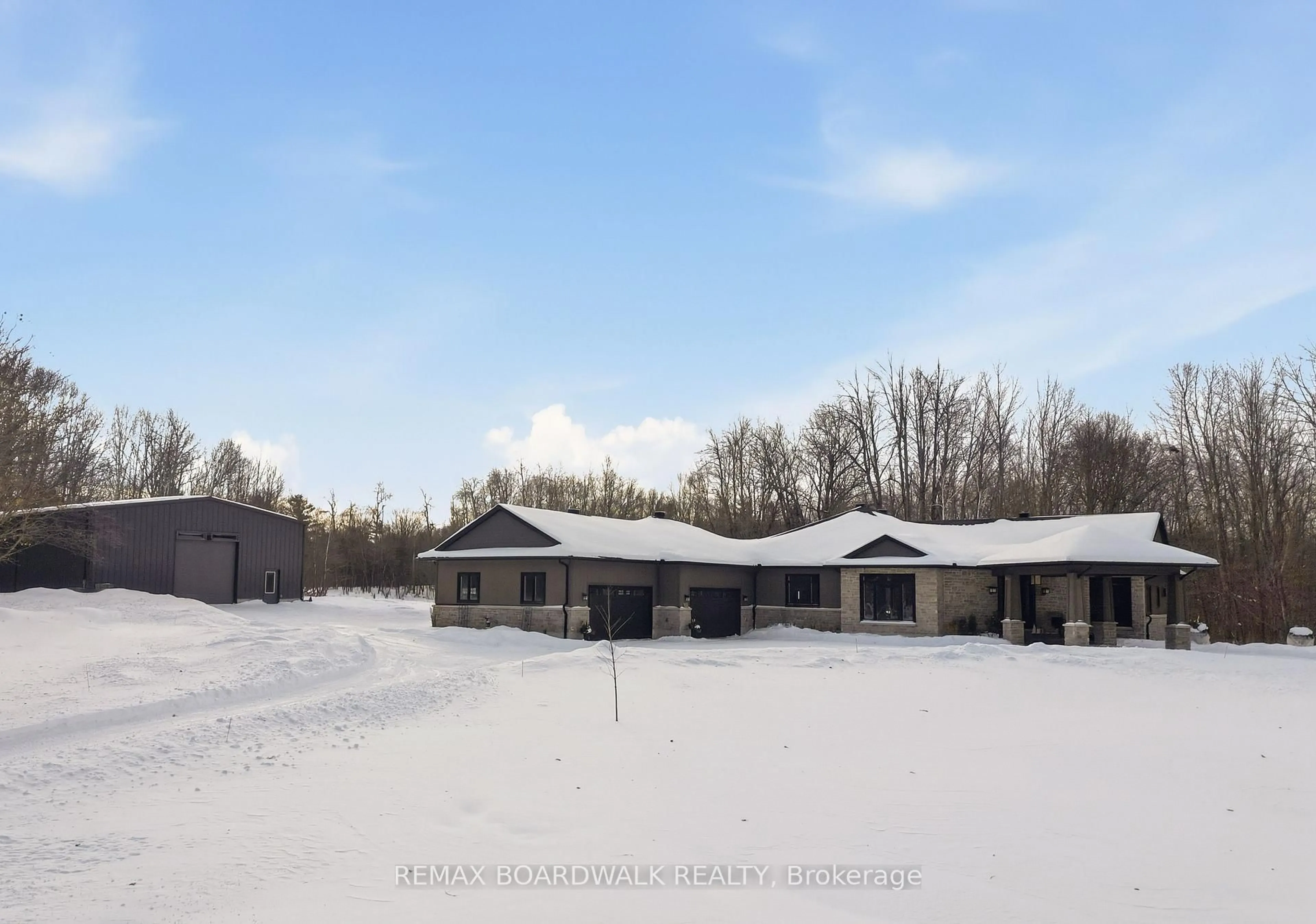 A pic from outside/outdoor area/front of a property/back of a property/a pic from drone, building for 1155 Ebbs Bay Rd, Carleton Place Ontario K7C 0C5