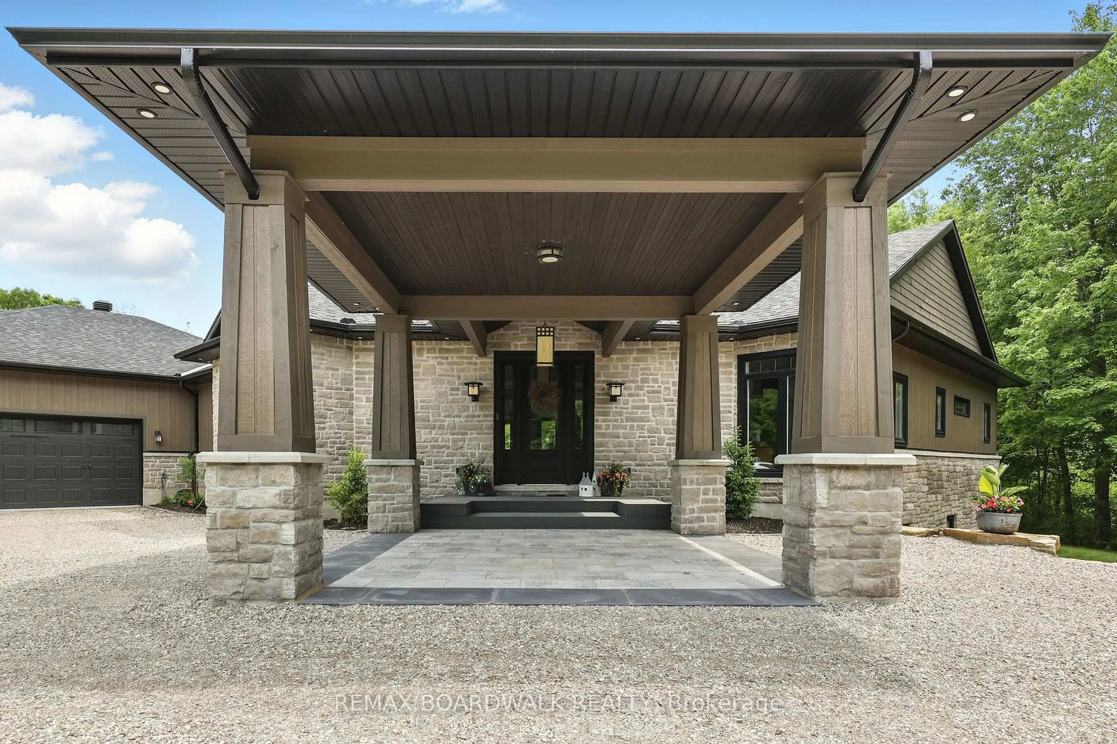 Indoor entryway for 1155 Ebbs Bay Rd, Carleton Place Ontario K7C 0C5